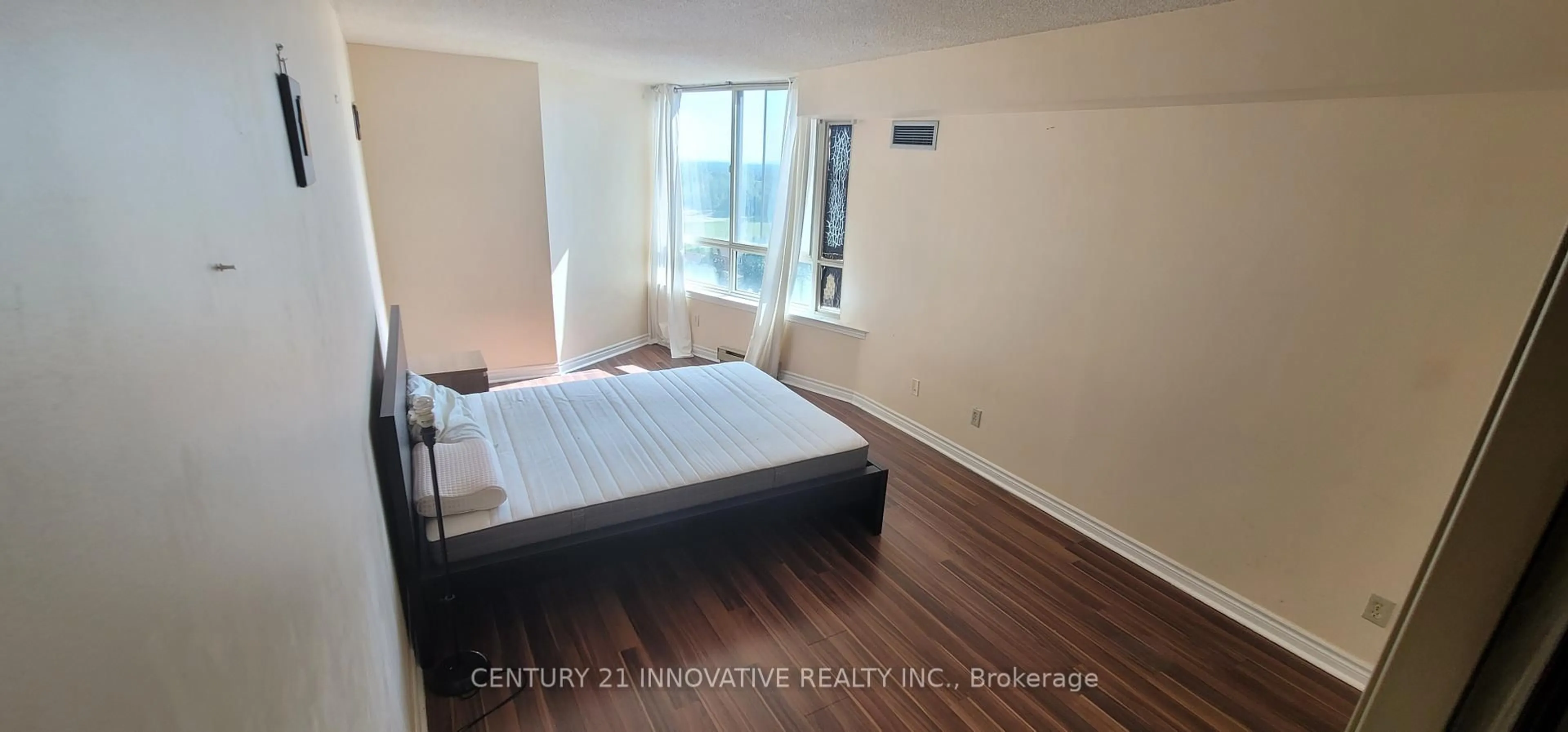 A pic of a room for 2442 Felhaber Cres, Oakville Ontario L6H 7N8