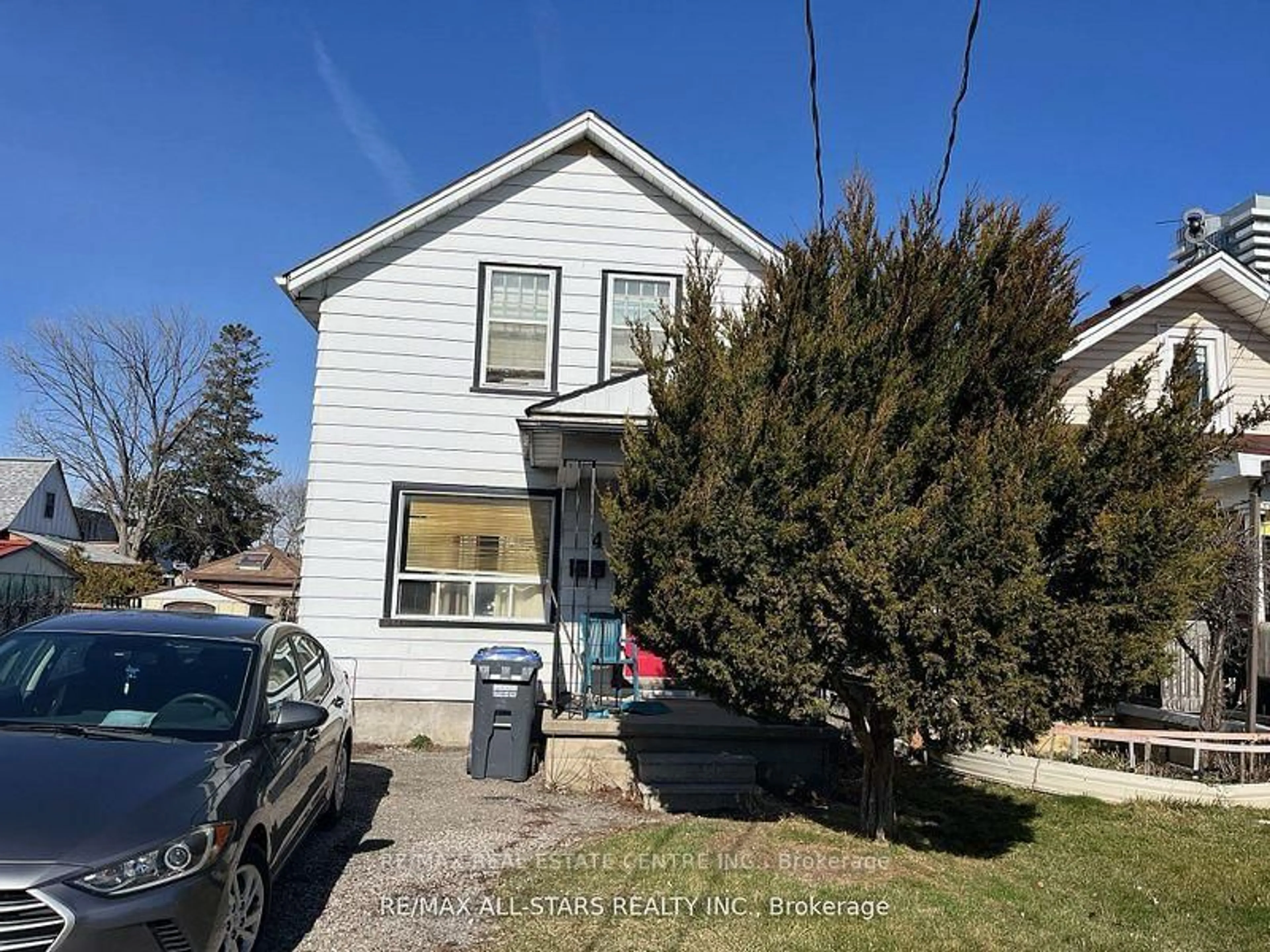 A pic from outside/outdoor area/front of a property/back of a property/a pic from drone, street for 4 Eastern Ave, Brampton Ontario L6W 1X6