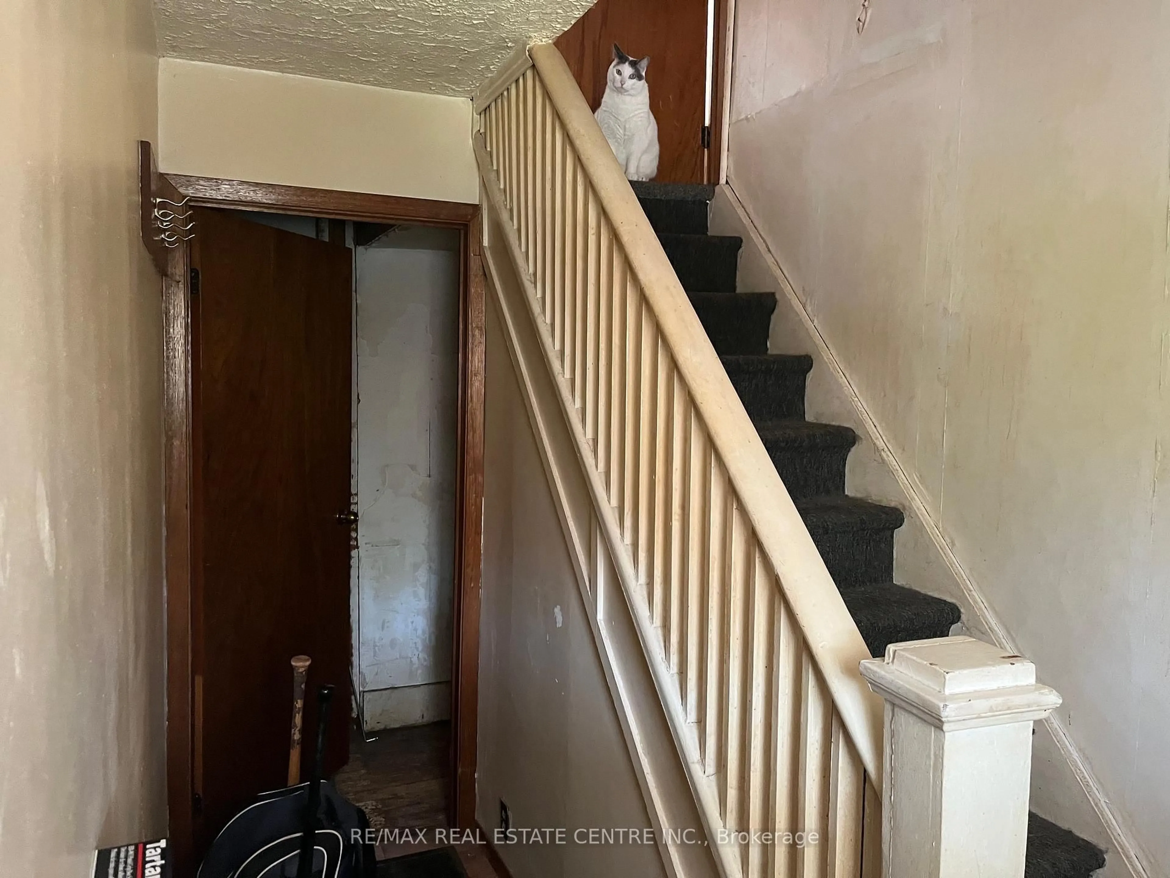 Stairs for 4 Eastern Ave, Brampton Ontario L6W 1X6