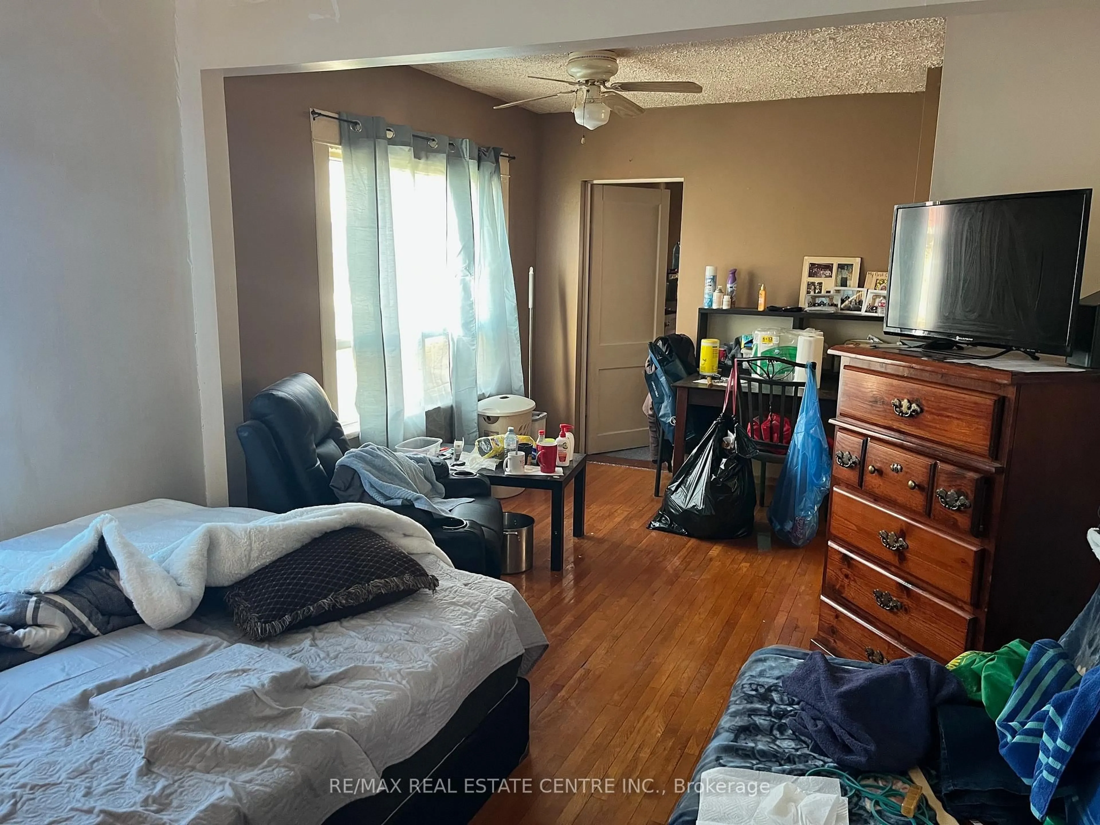 A pic of a room for 4 Eastern Ave, Brampton Ontario L6W 1X6