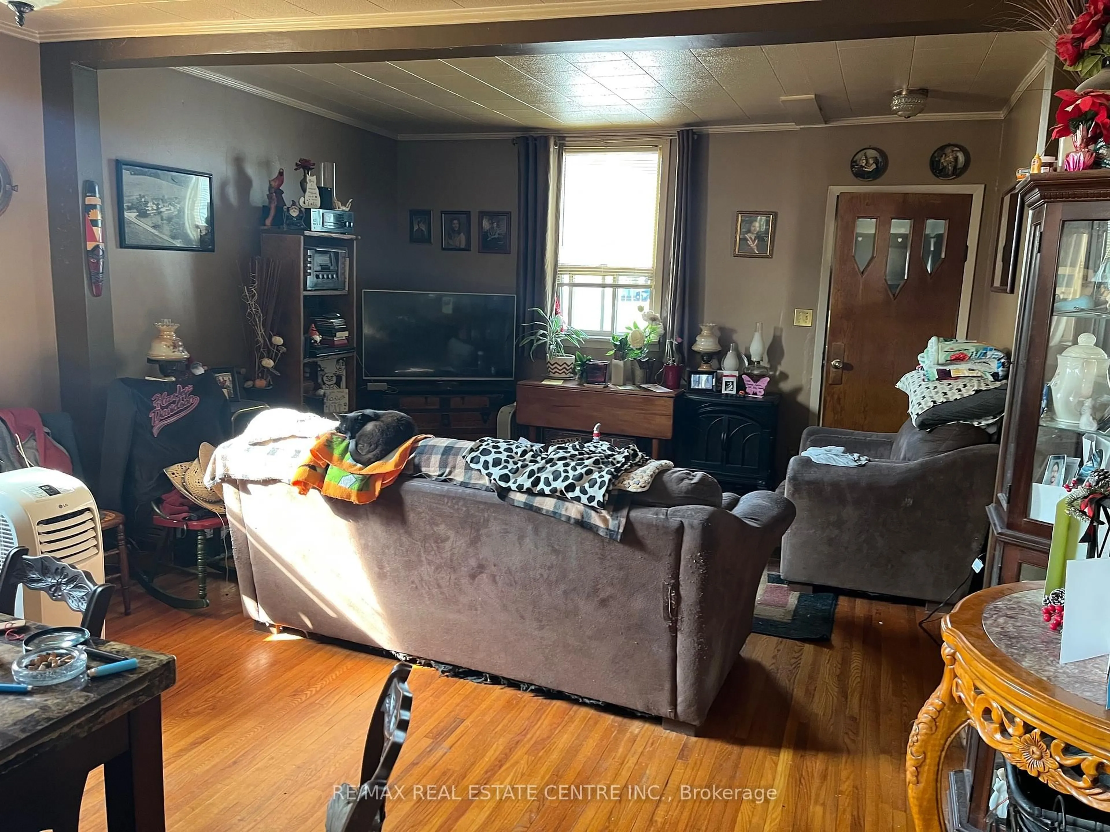 Living room with furniture, unknown for 36 Trueman St, Brampton Ontario L6W 3B3