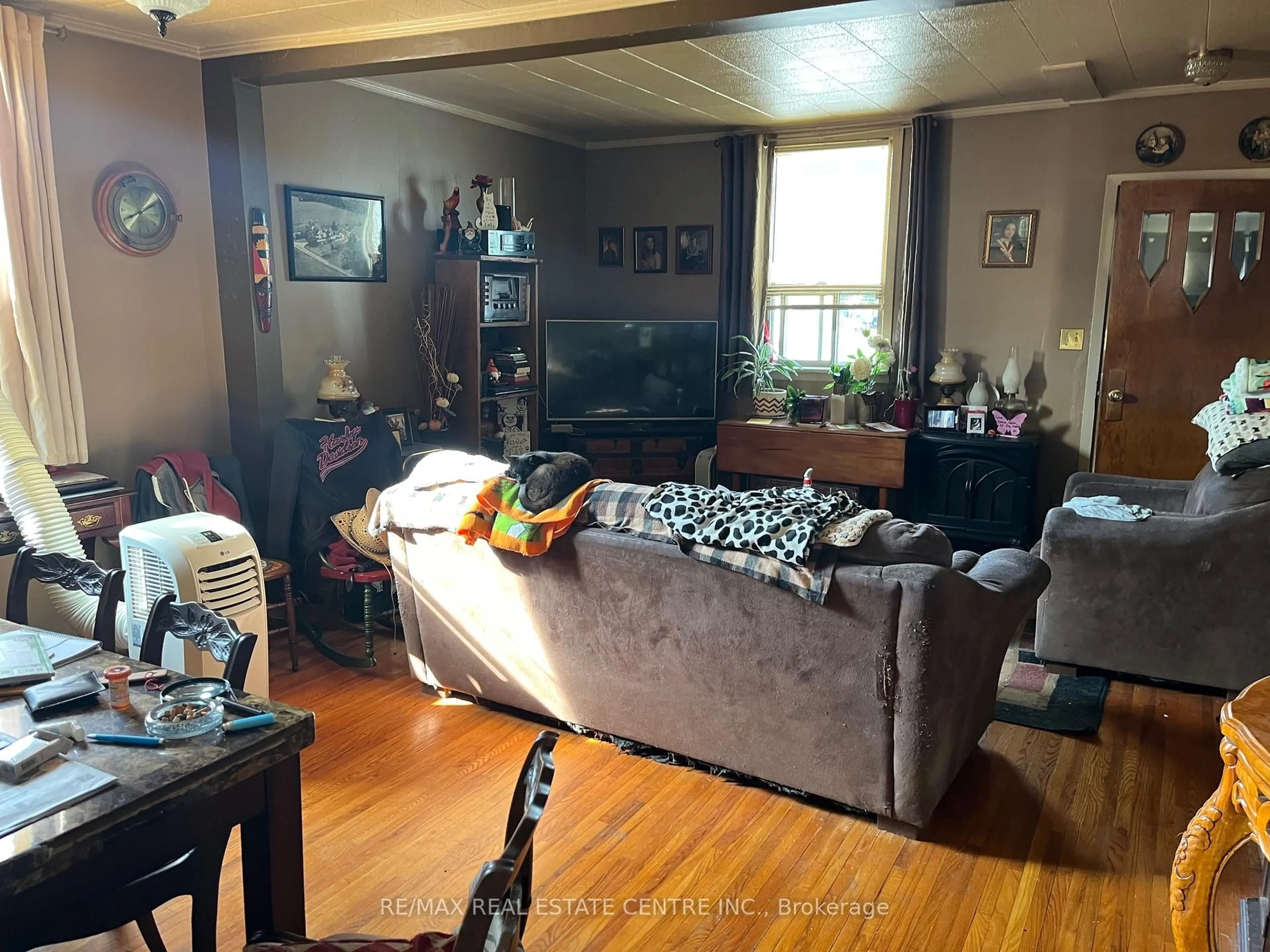 Living room with furniture, unknown for 36 Trueman St, Brampton Ontario L6W 3B3