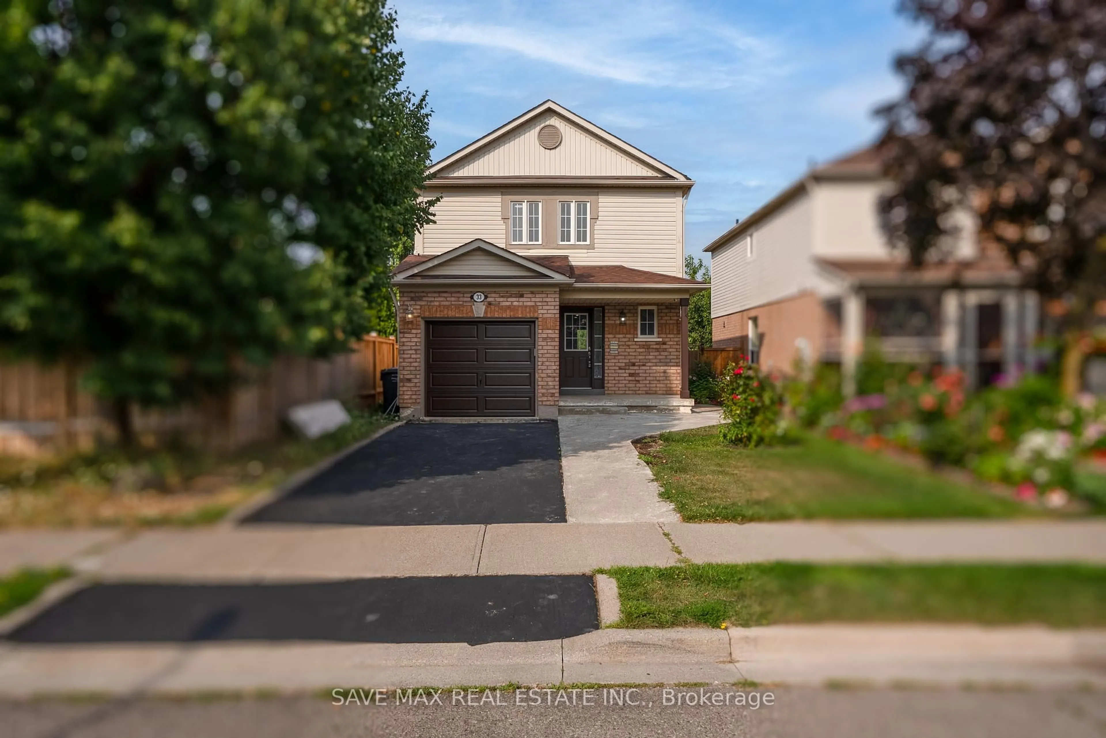 Home with brick exterior material, street for 33 Heathwood Dr, Brampton Ontario L7A 1Y6
