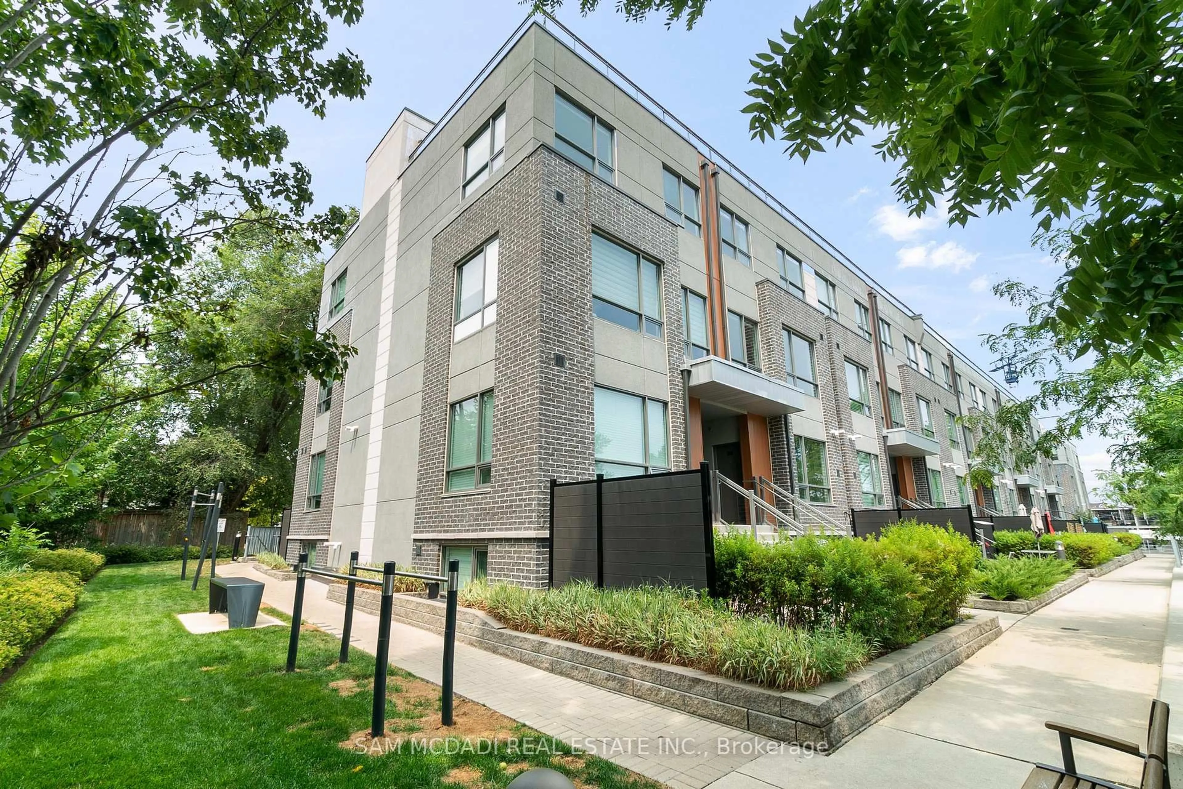 Home with brick exterior material, street for 650 Atwater Ave #39, Mississauga Ontario L5E 3K2