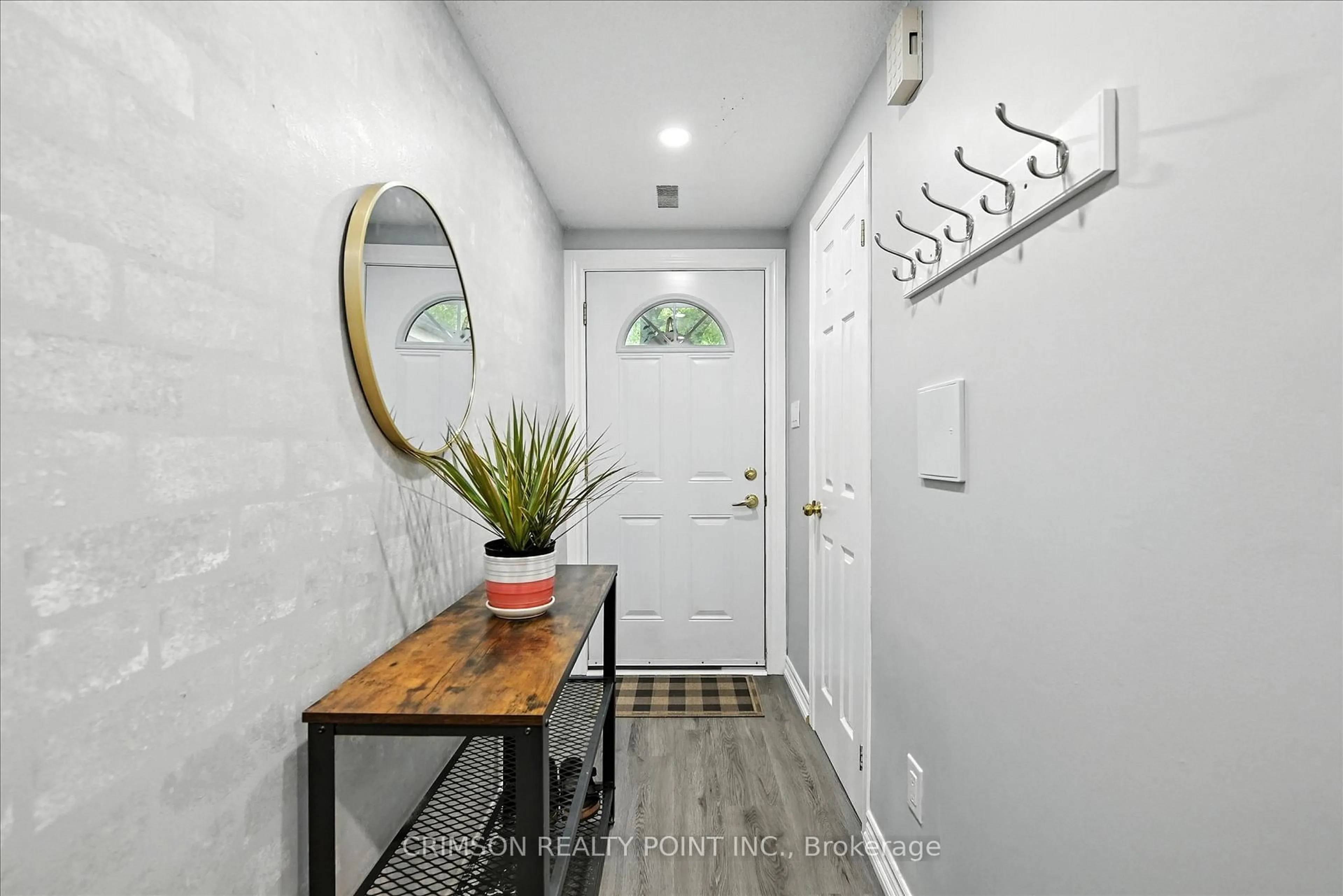 Indoor entryway for 235 Bronte St #37, Milton Ontario L9T 3V8