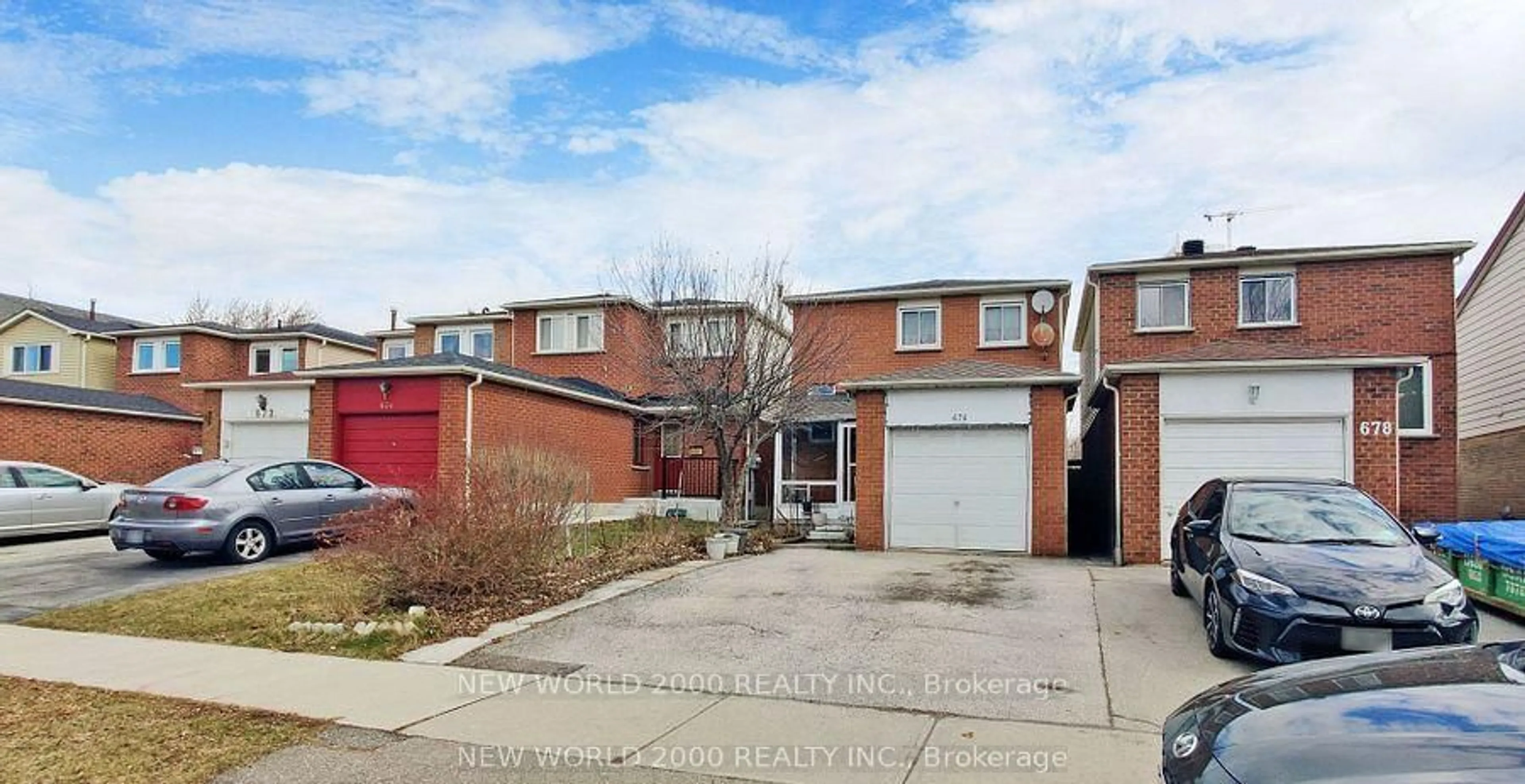 Home with brick exterior material, street for 676 Galloway Cres, Mississauga Ontario L5C 3W1