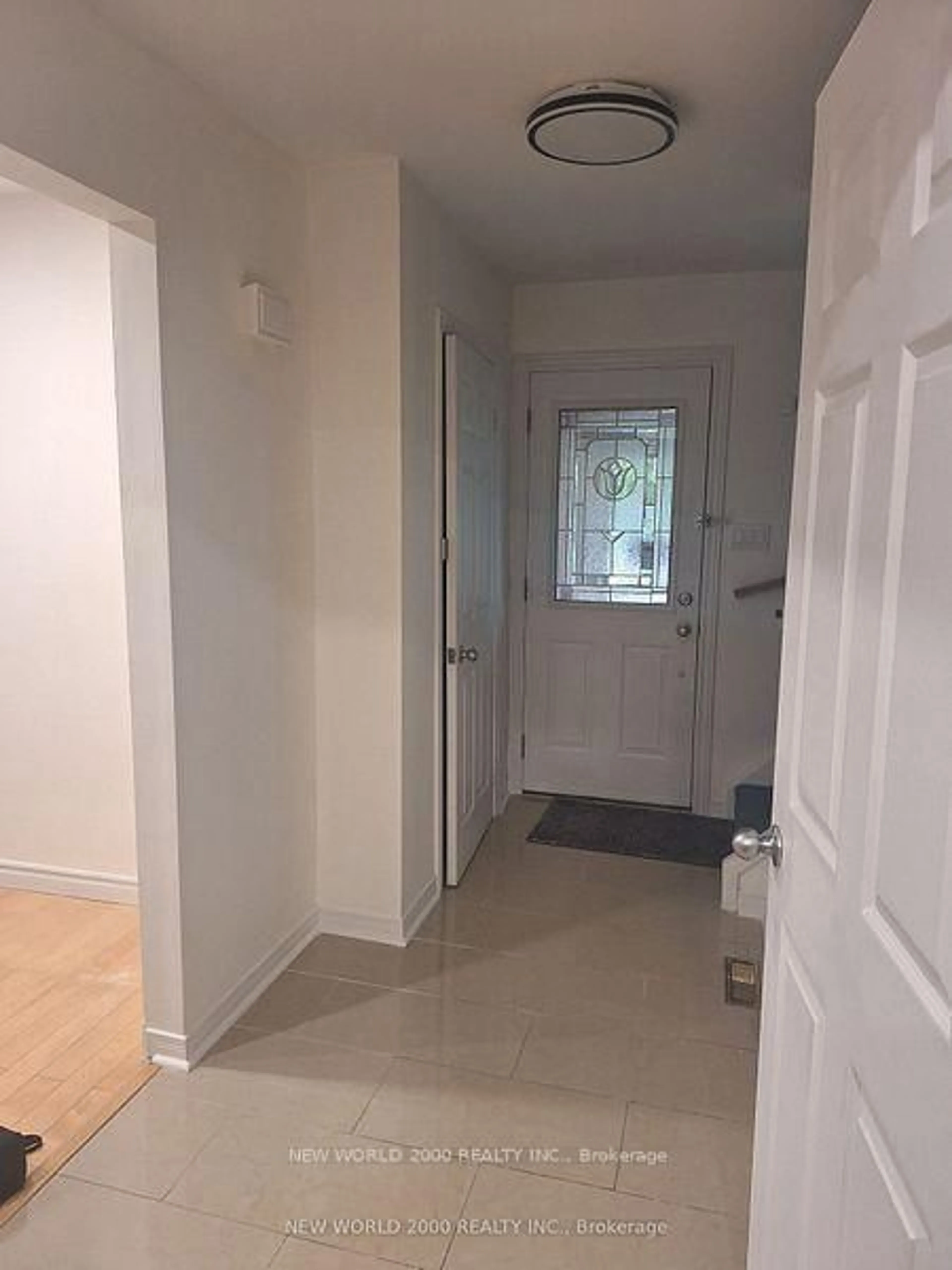 Indoor entryway for 676 Galloway Cres, Mississauga Ontario L5C 3W1