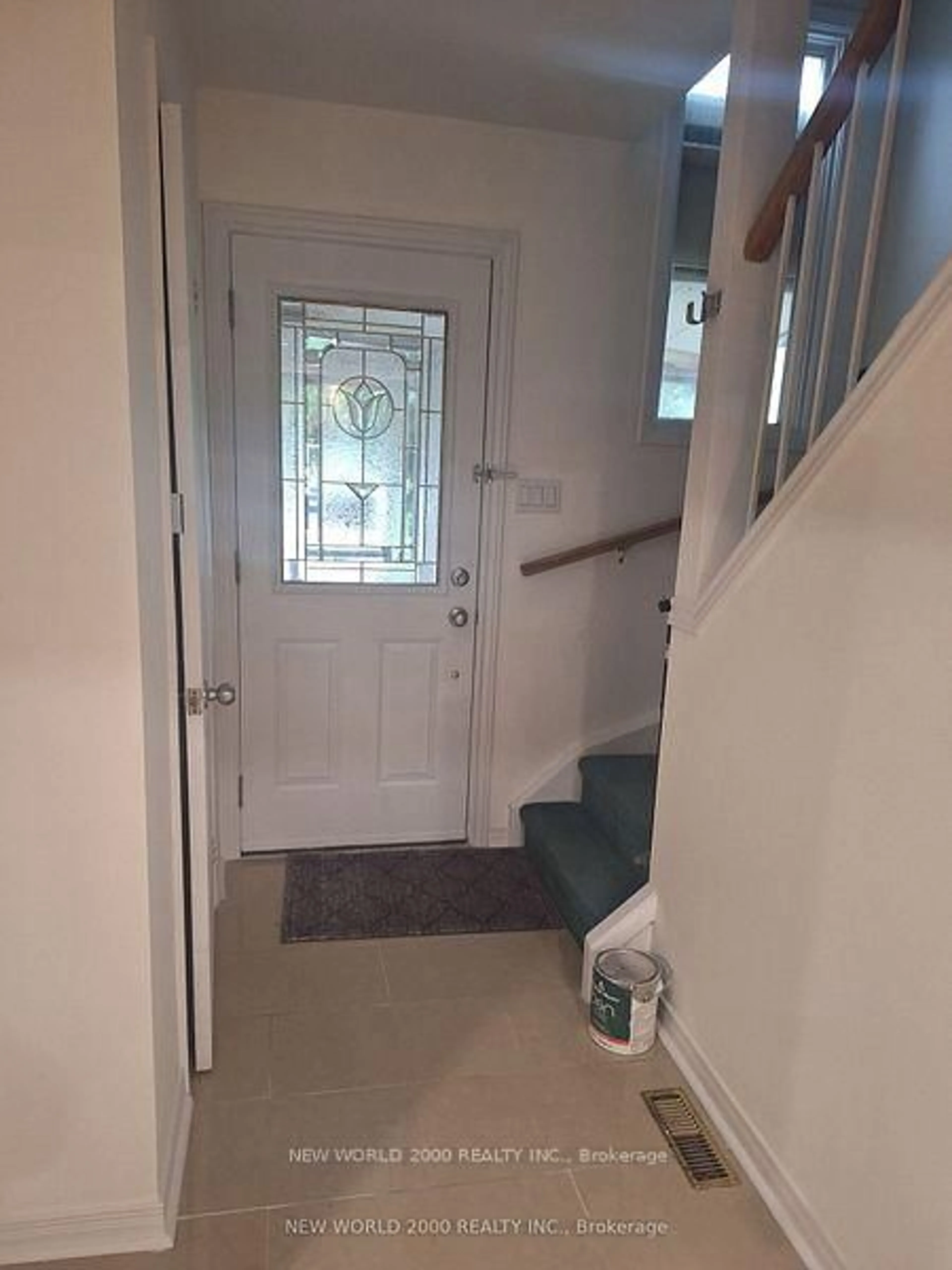Indoor entryway for 676 Galloway Cres, Mississauga Ontario L5C 3W1