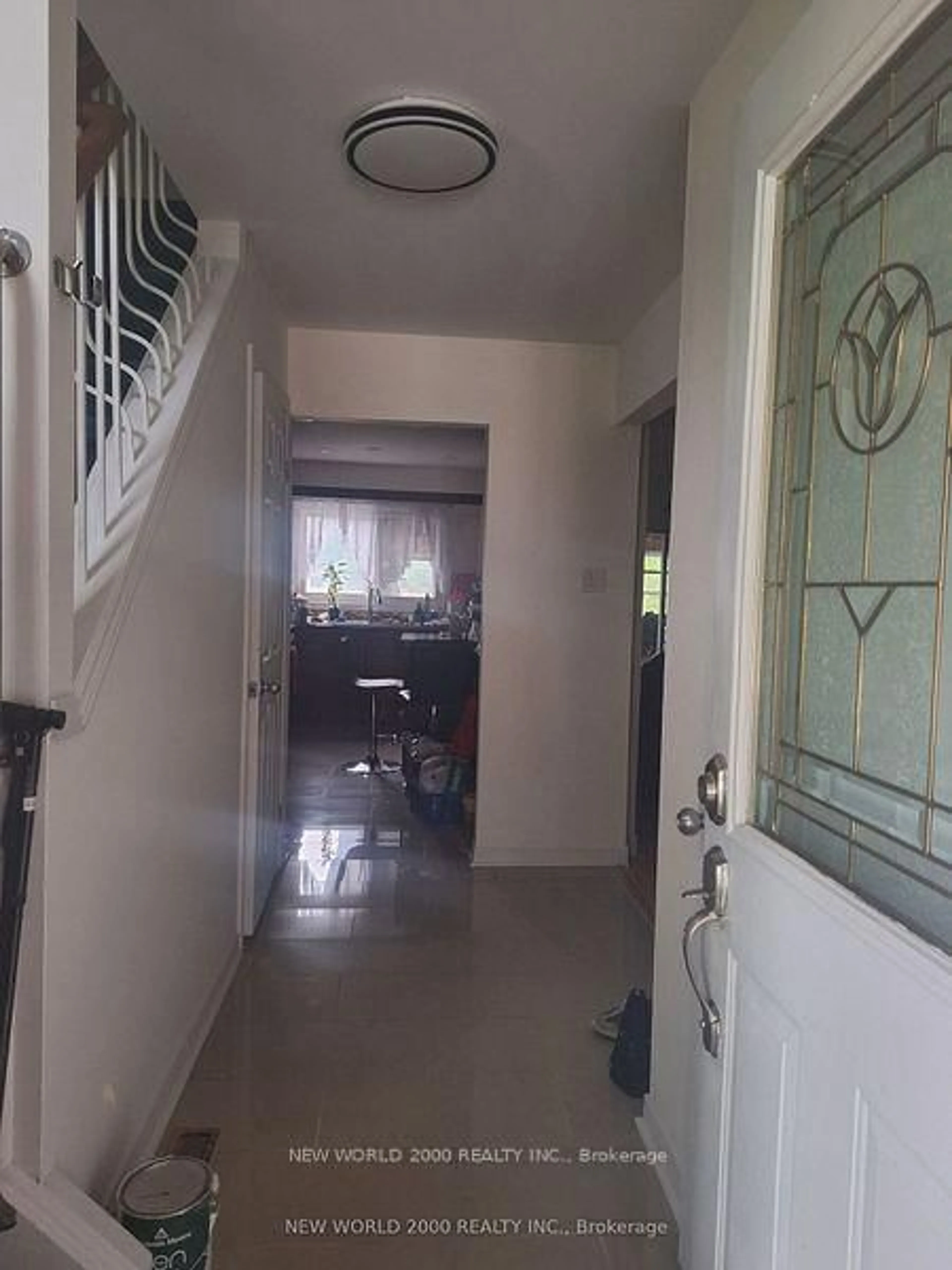 Indoor foyer for 676 Galloway Cres, Mississauga Ontario L5C 3W1