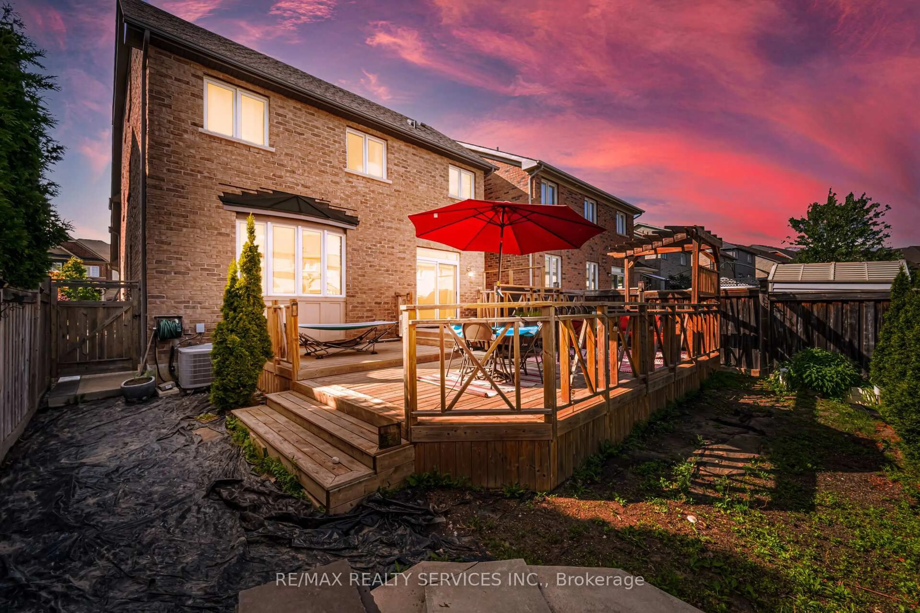 Patio, street for 210 Learmont Ave, Caledon Ontario L7C 3W4