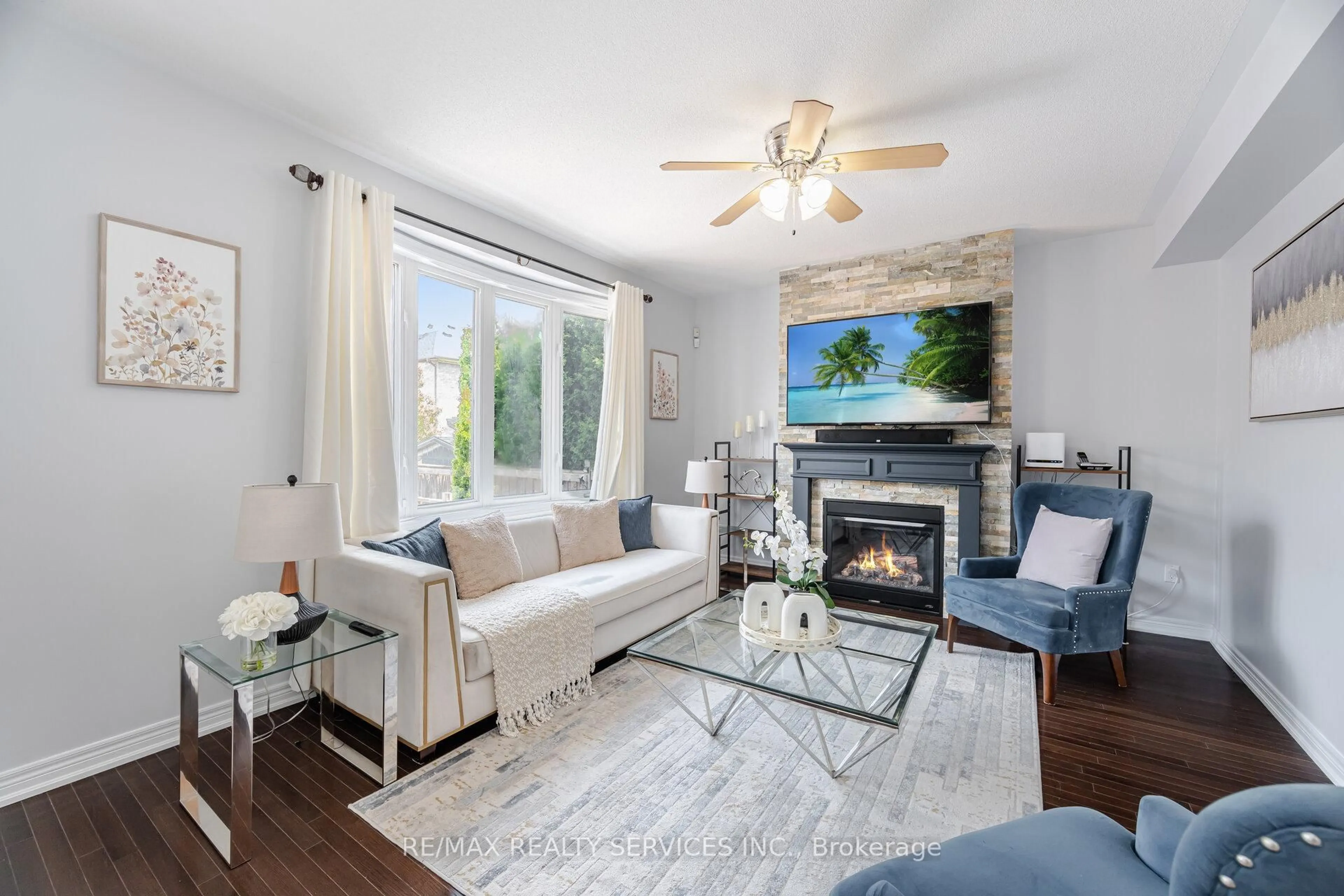 Living room with furniture, unknown for 210 Learmont Ave, Caledon Ontario L7C 3W4