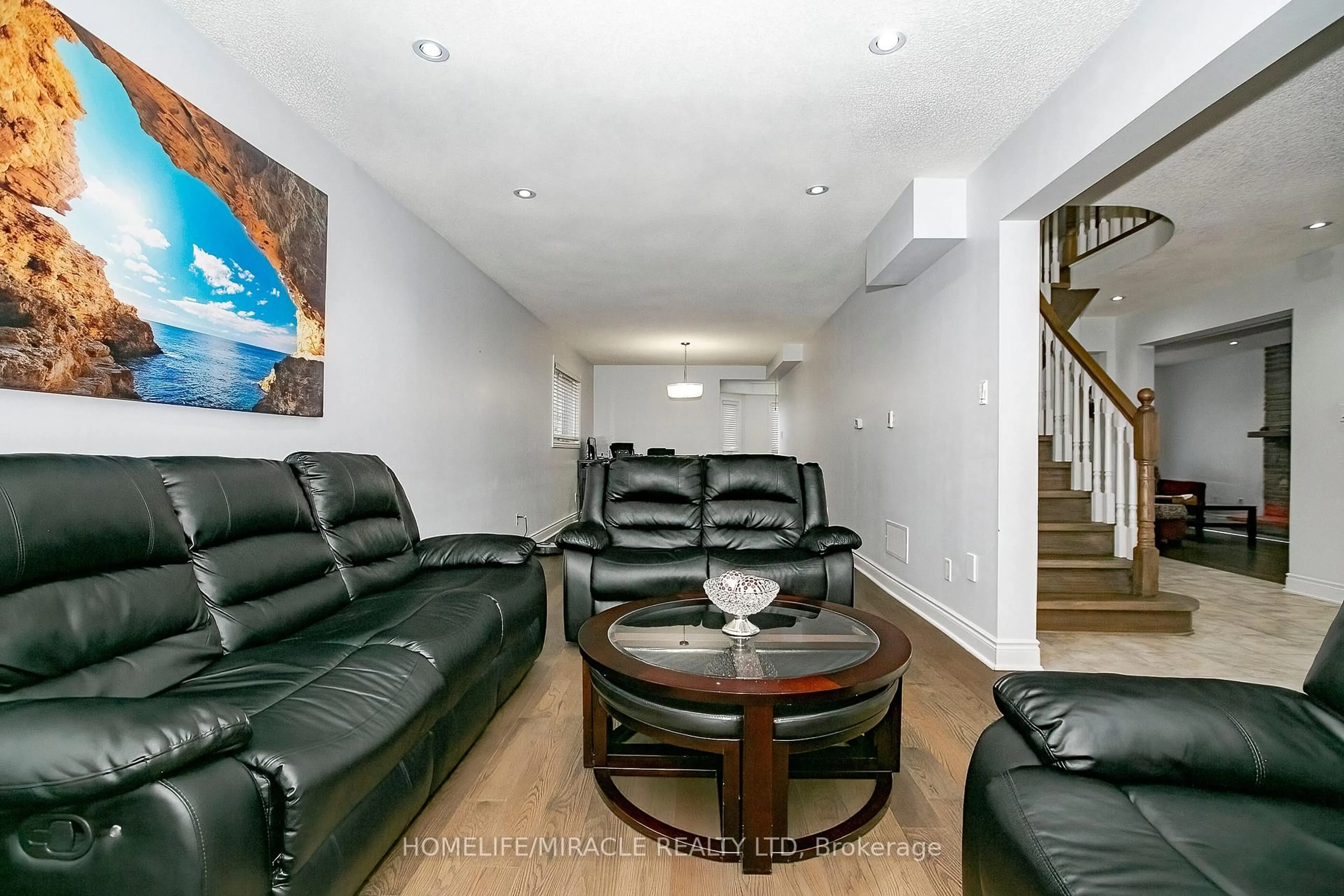 Living room with furniture, unknown for 25 Oaklea Blvd, Brampton Ontario L6Y 4H7