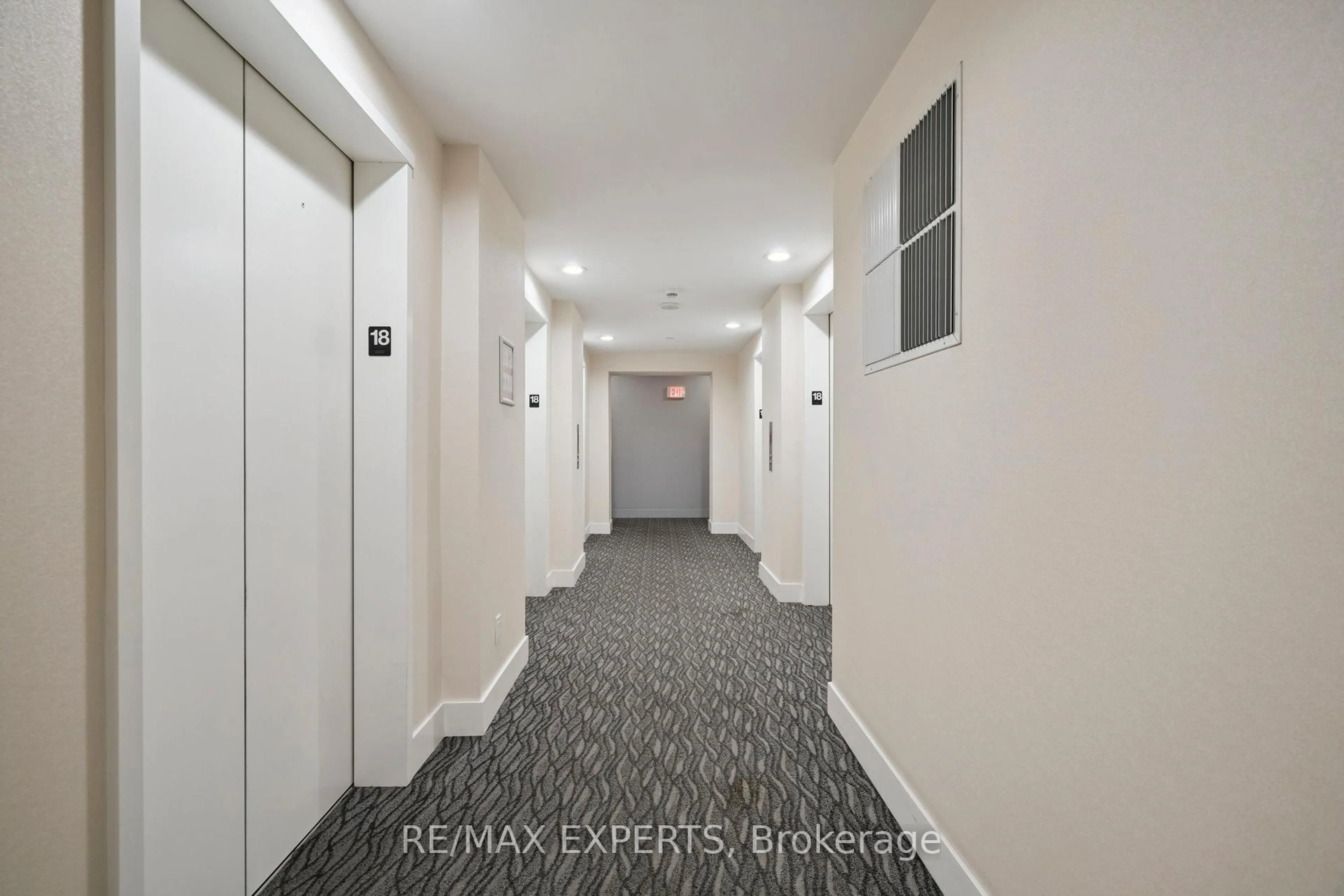 Indoor foyer for 2200 Lake Shore Blvd #1809, Toronto Ontario M8V 1A4