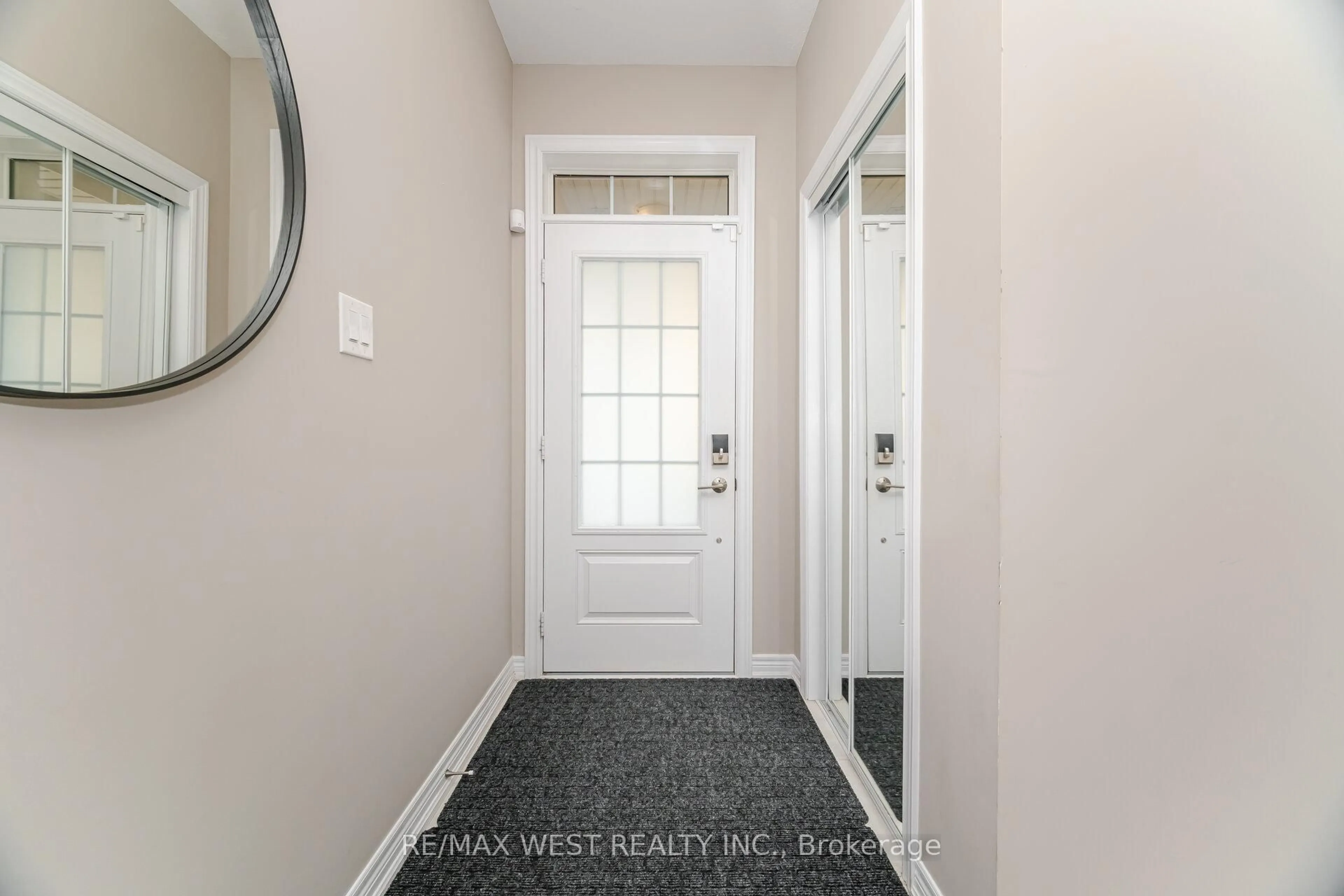 Indoor entryway for 386 Belcourt Common, Oakville Ontario L6H 0R1
