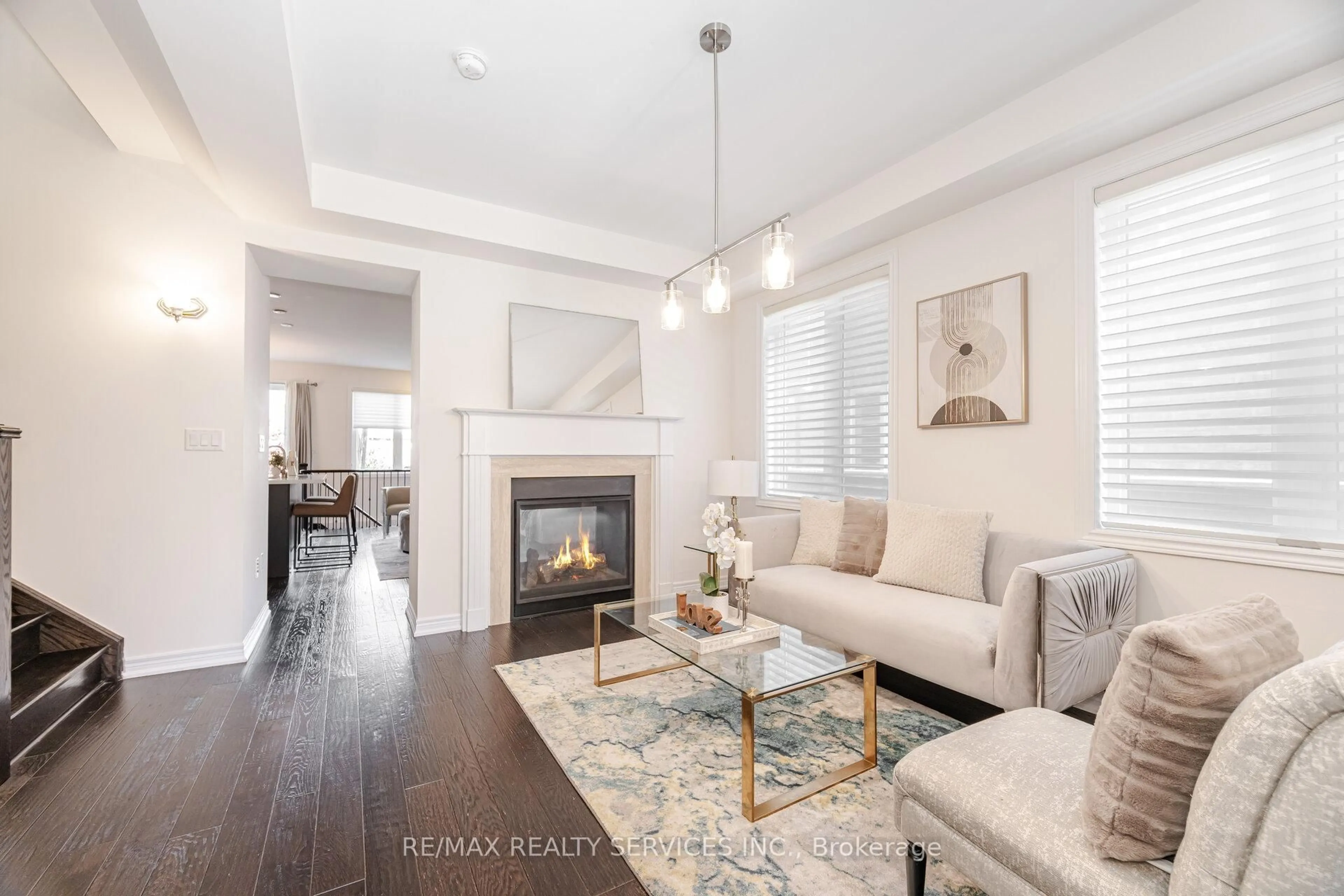 Living room with furniture, unknown for 15 Vinewood Rd, Caledon Ontario L7C 4A9