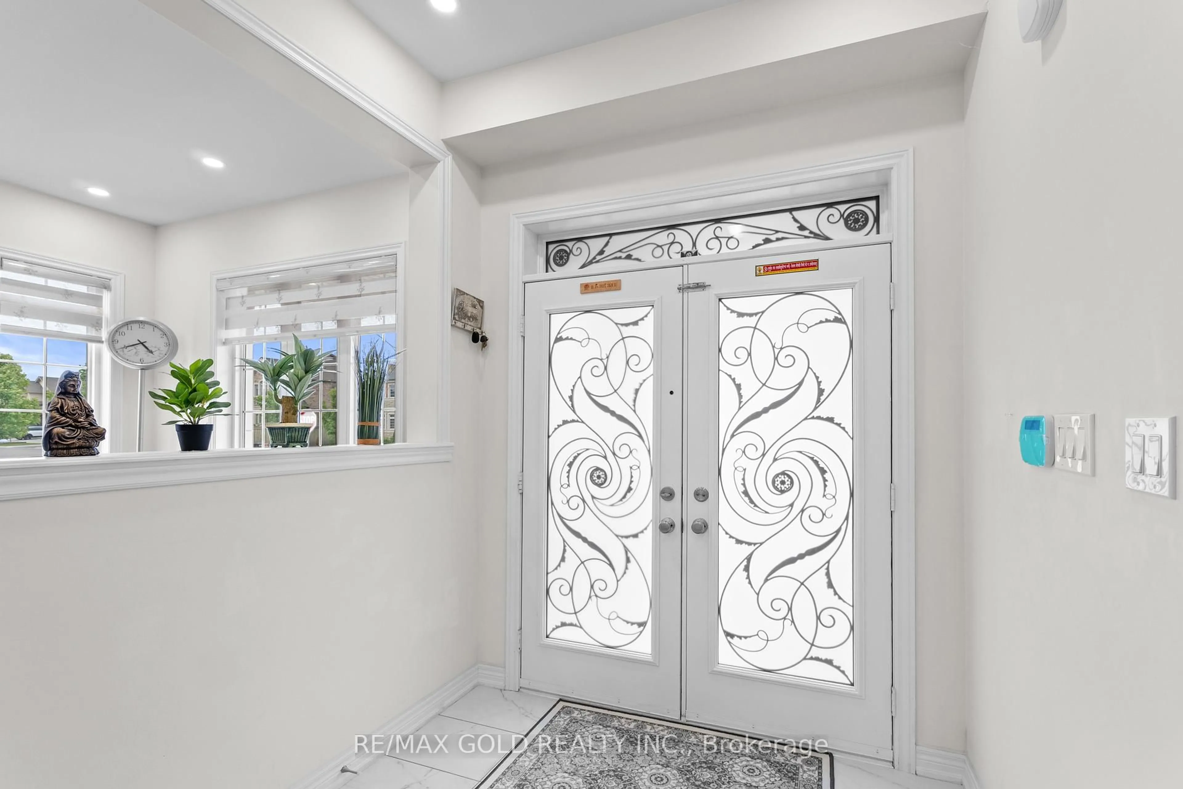 Indoor entryway for 84 John Carroll Dr, Brampton Ontario L6P 4J3