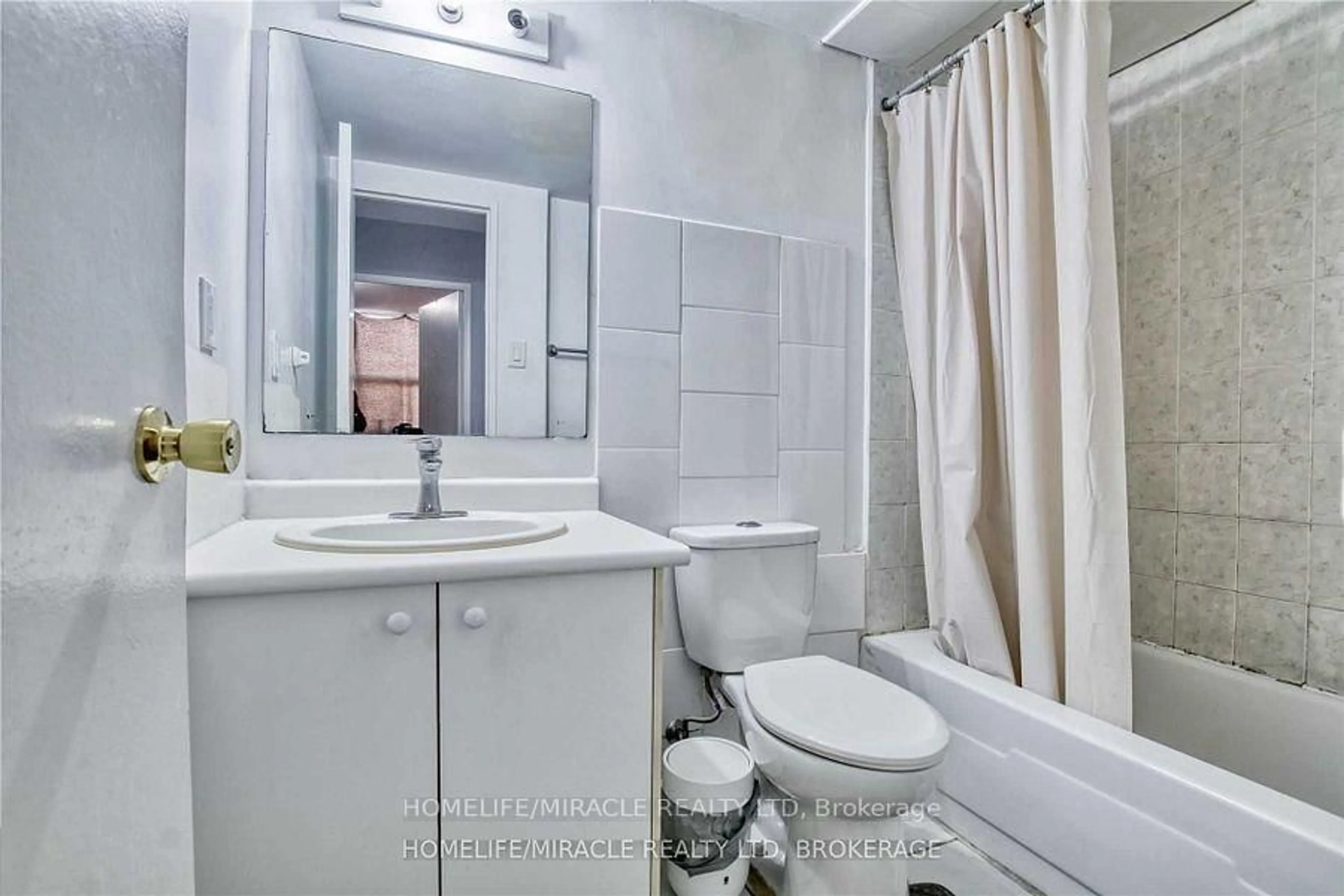 Standard bathroom, unknown for 2645 Kipling Ave #1003, Toronto Ontario M1H 1Y6