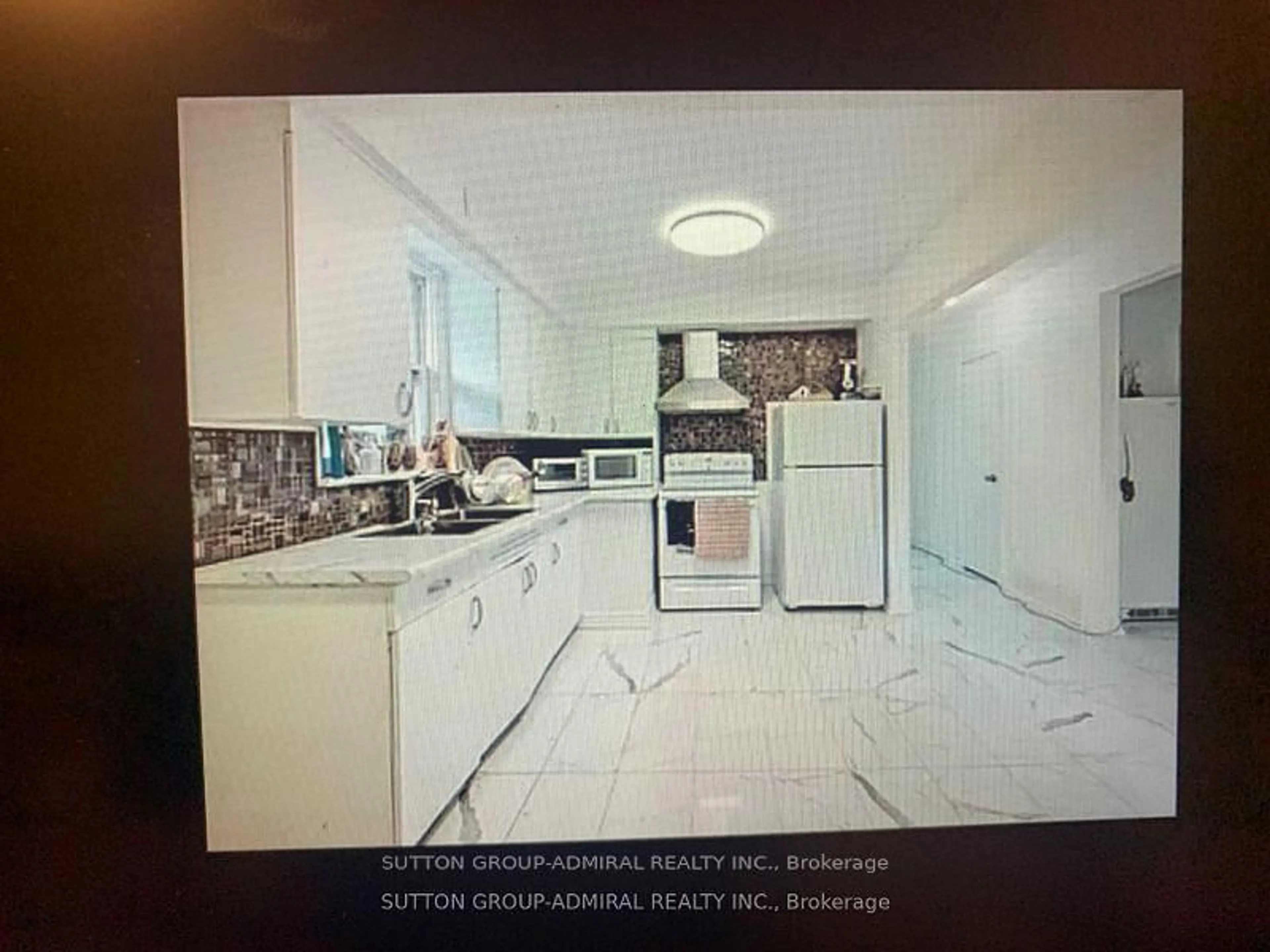 Standard kitchen, ceramic/tile floor for 148 ROWNTREE MILL Rd, Toronto Ontario M9L 1C9