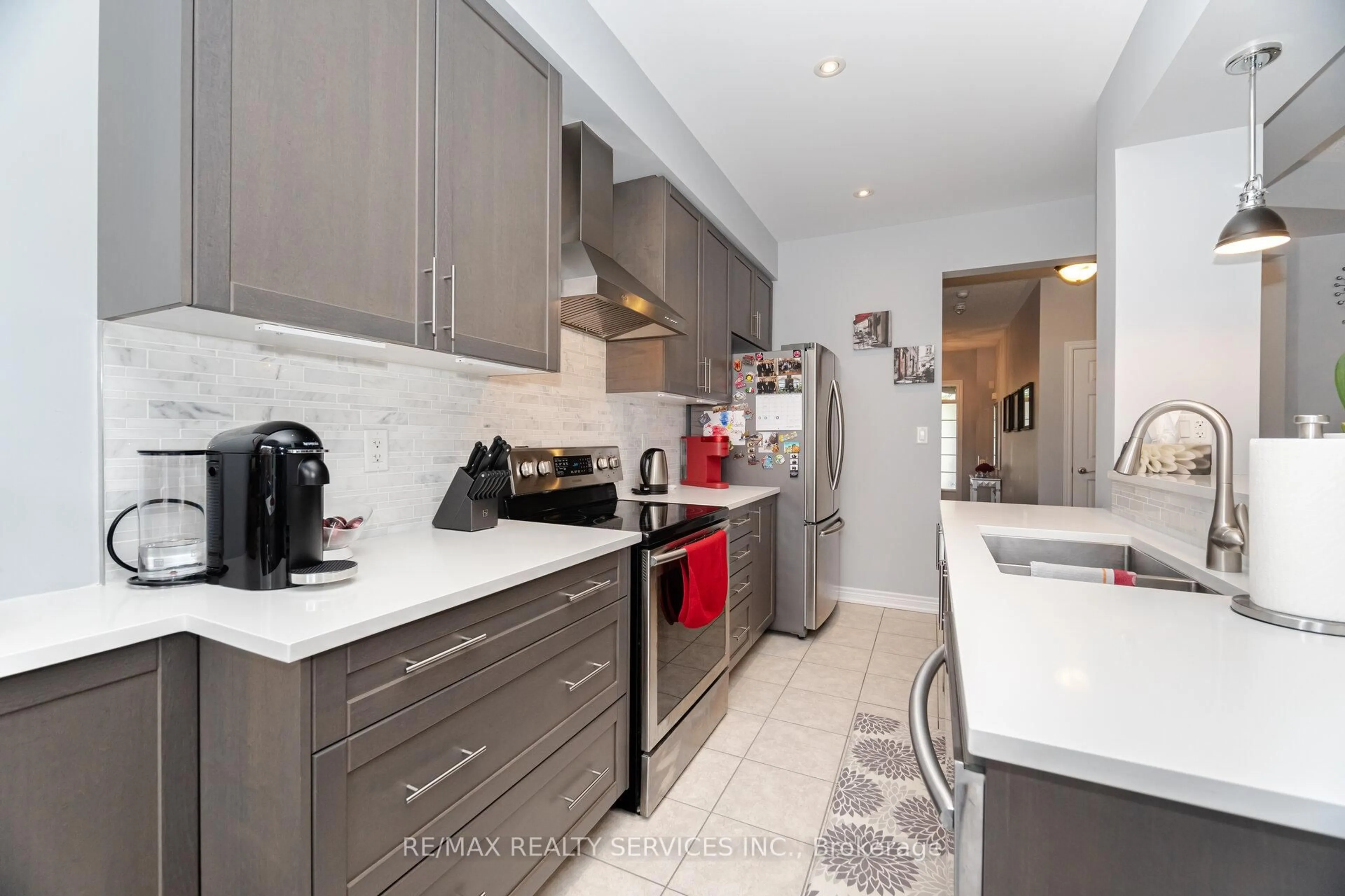 Contemporary kitchen, ceramic/tile floor for 17 Maple Cider St, Caledon Ontario L7C 4B4