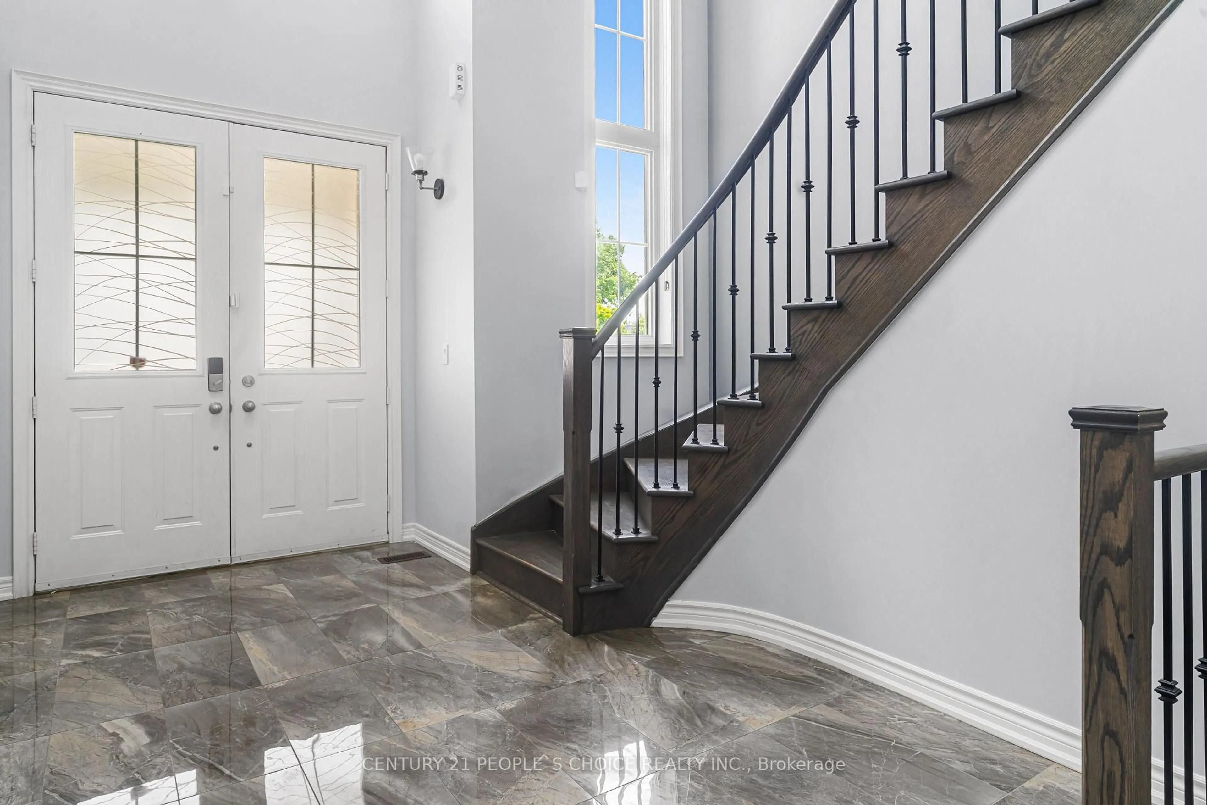 Indoor entryway for 22 Gainsford Rd, Brampton Ontario L6X 5N2