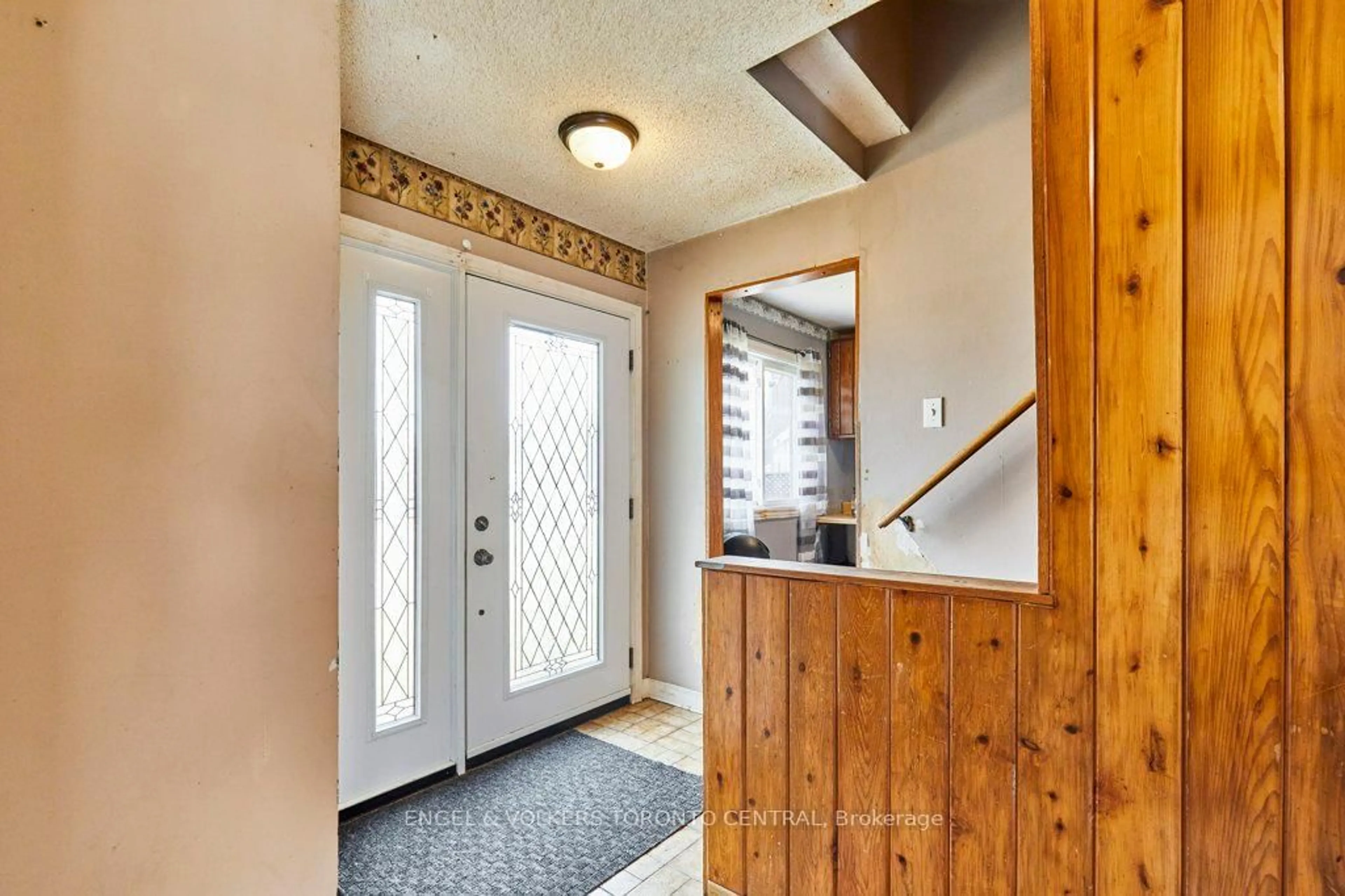 Indoor entryway for 20 Hayden Crt, Brampton Ontario L6S 1Y3