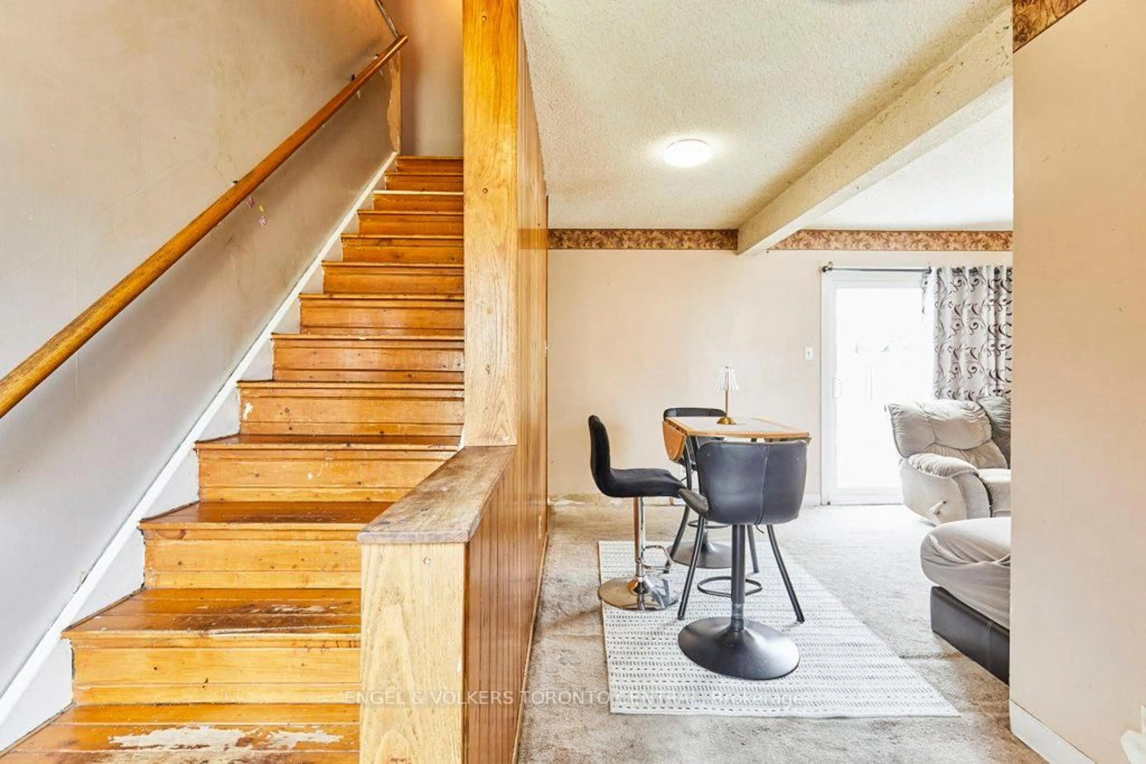 Stairs for 20 Hayden Crt, Brampton Ontario L6S 1Y3