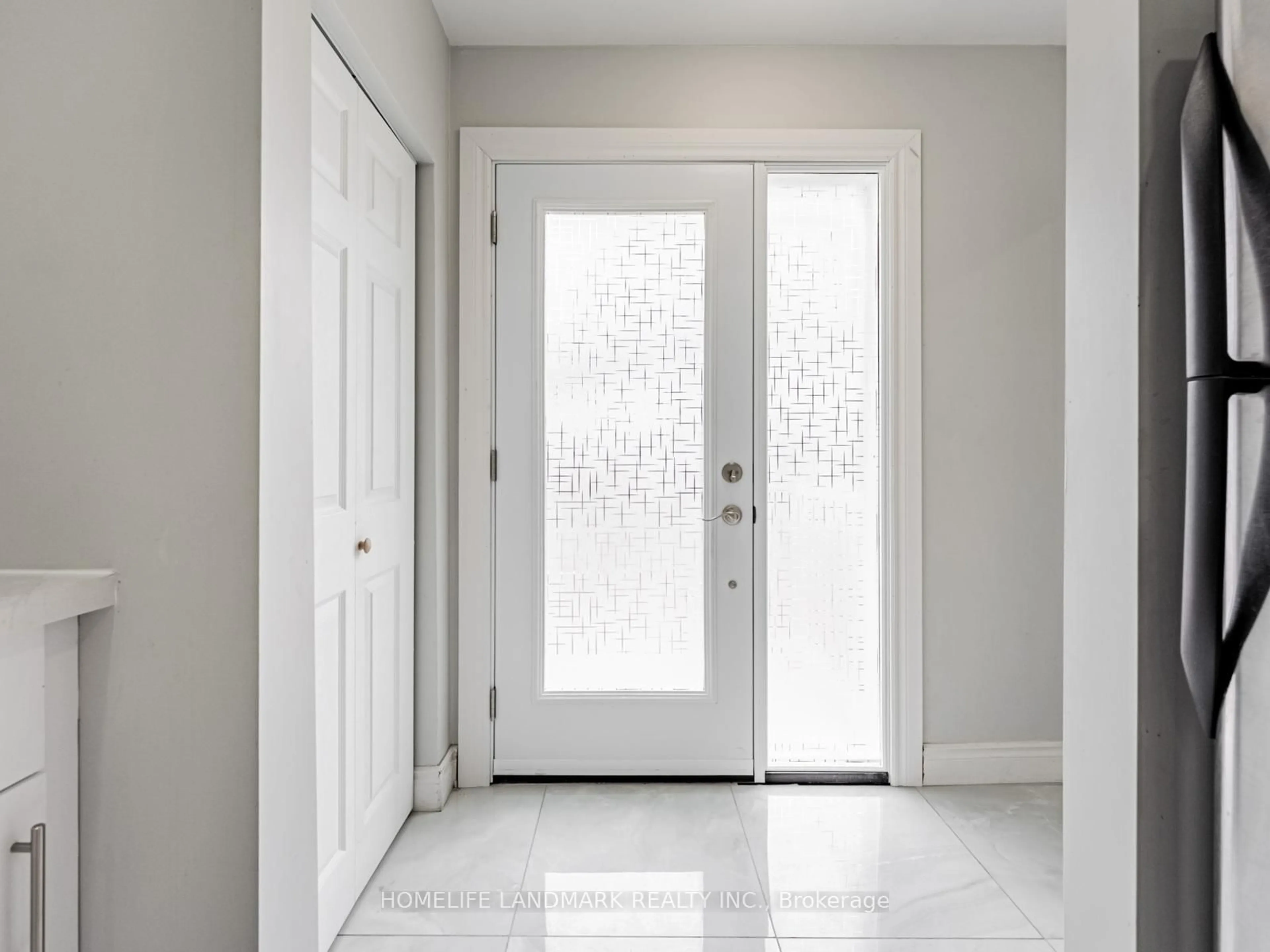 Indoor entryway for 54 Sanford Cres, Brampton Ontario L6X 2C3