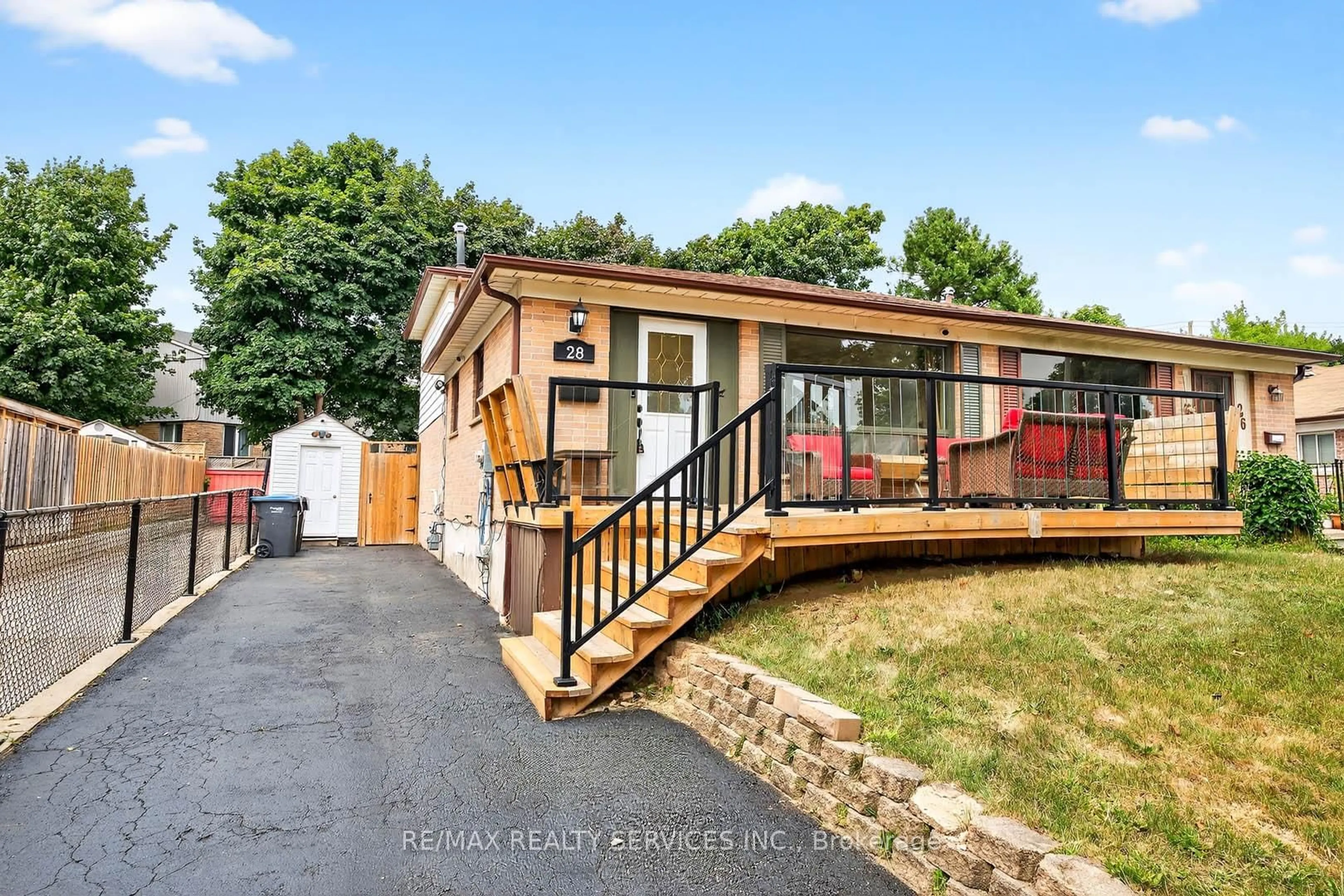 Home with vinyl exterior material, street for 28 Chipwood Cres, Brampton Ontario L6V 2E5