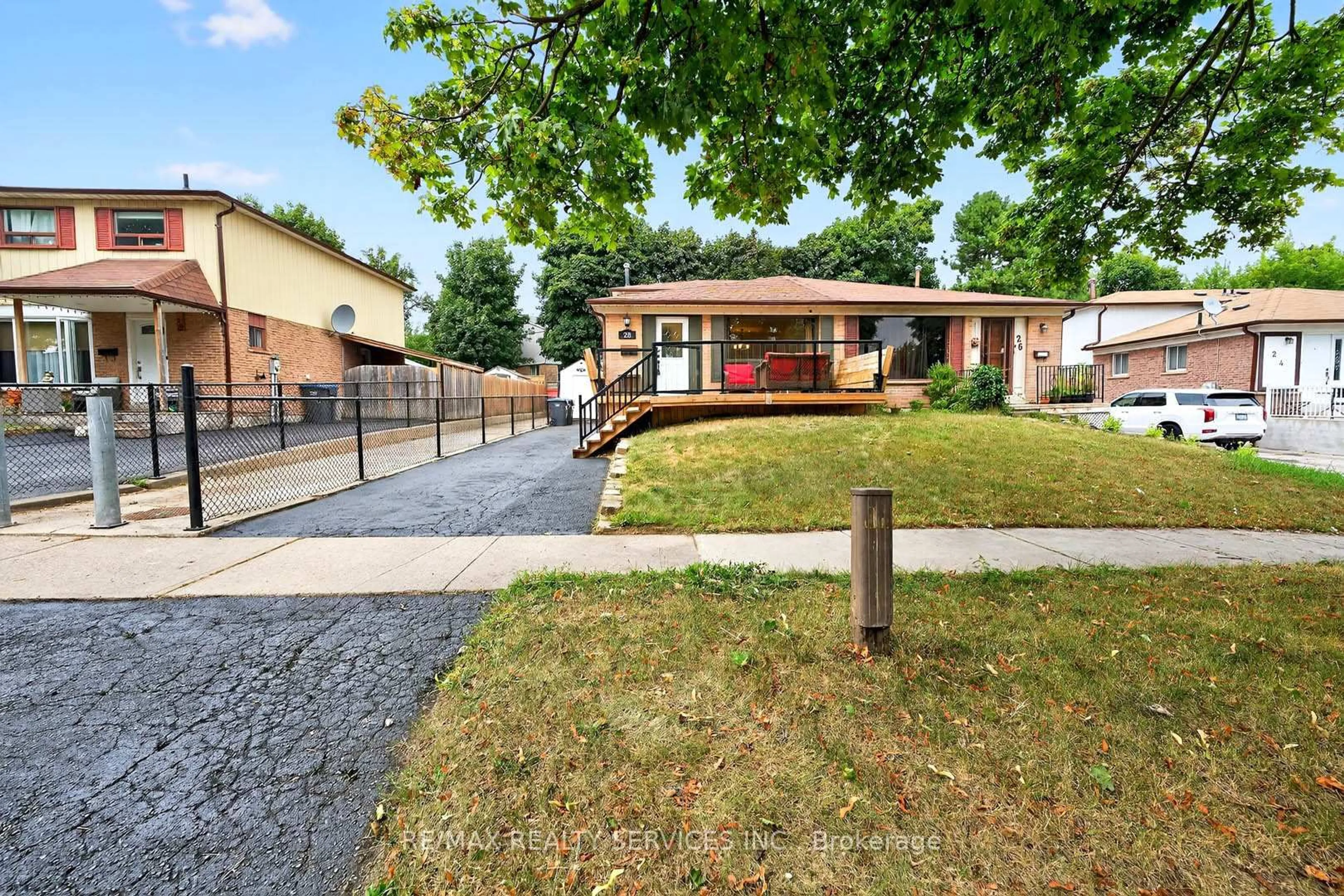 Unknown for 28 Chipwood Cres, Brampton Ontario L6V 2E5