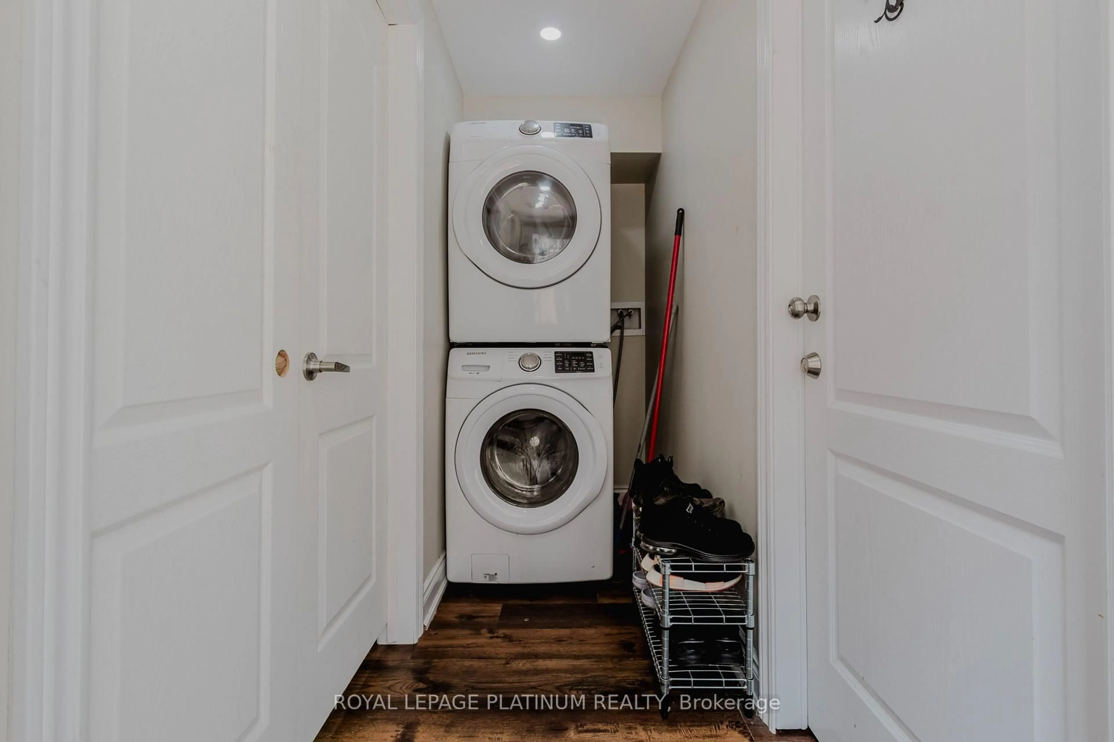 Laundry room for 4 Burwash Crt, Brampton Ontario L6Z 4M3
