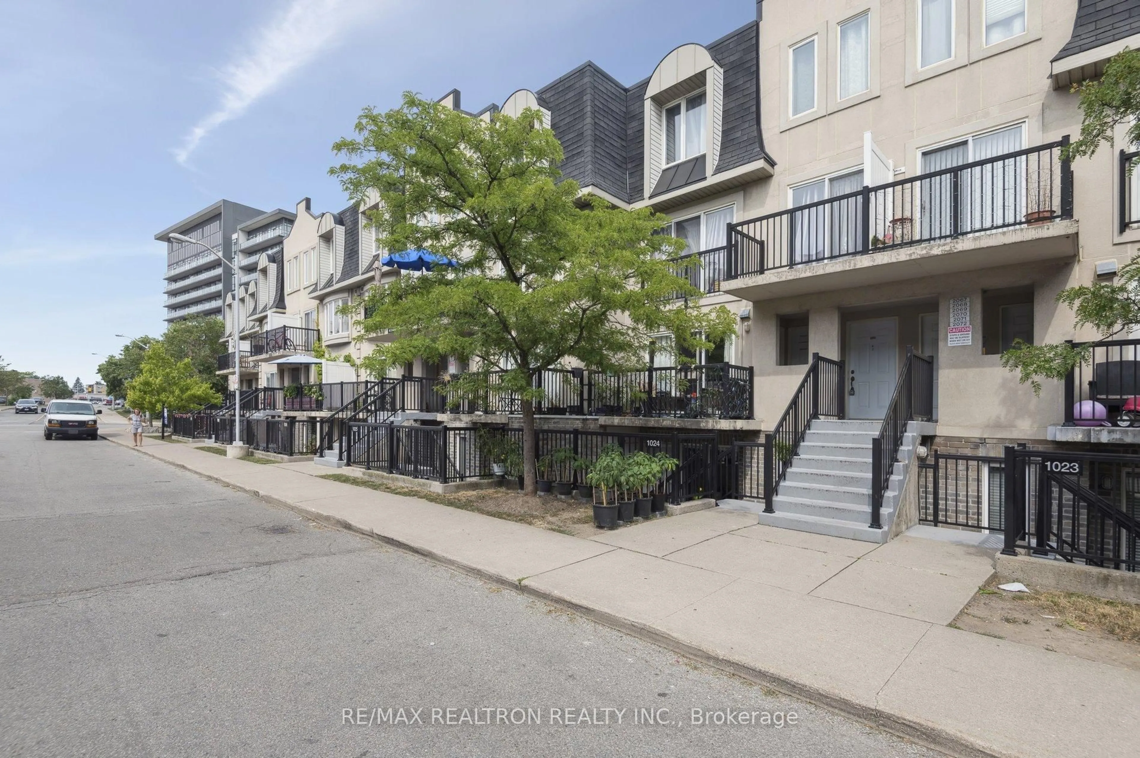 Patio, street for 60 George Appleton Way #2070, Toronto Ontario M3M 0A2
