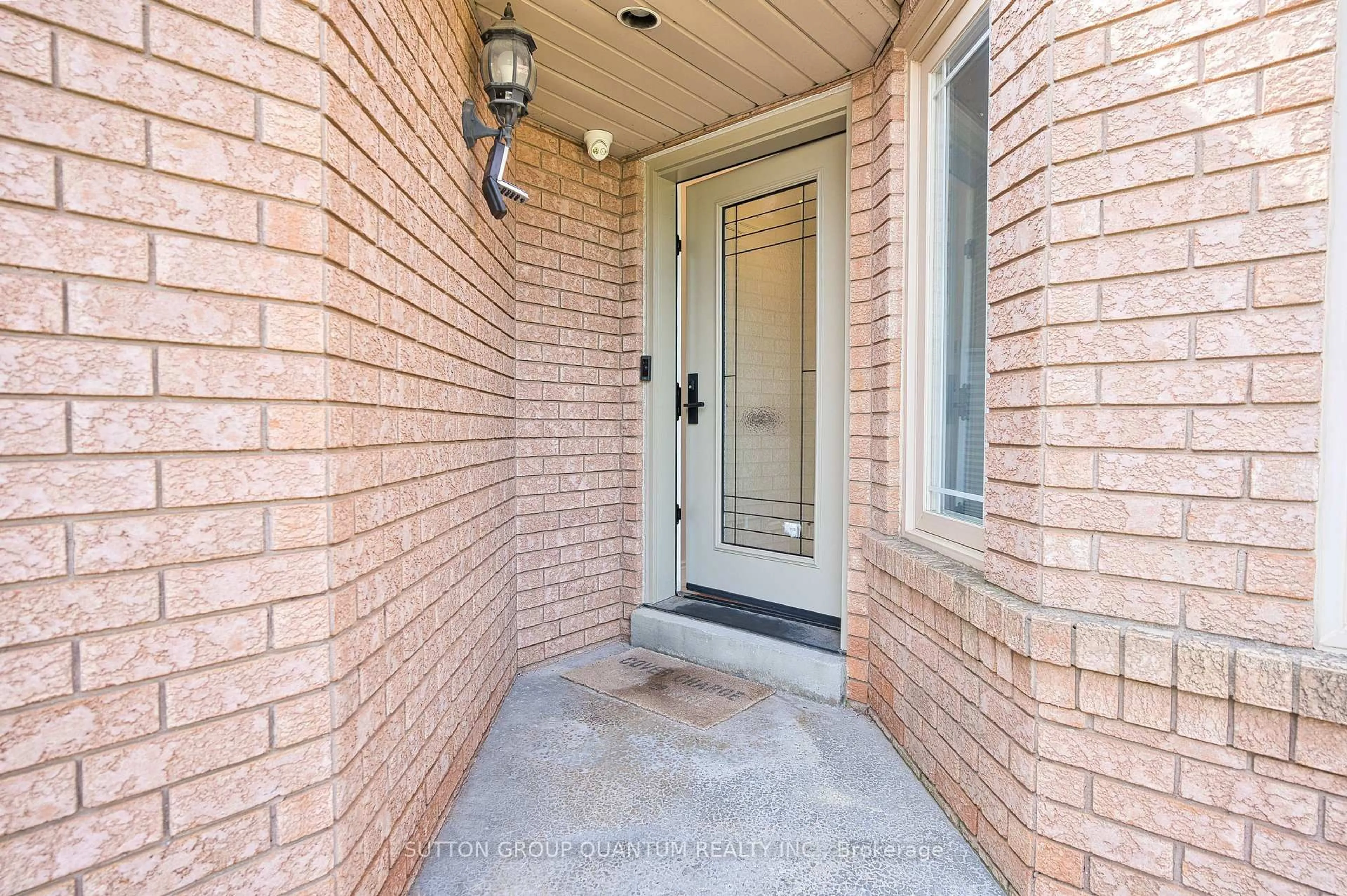 Indoor entryway for 6600 Lisgar Dr, Mississauga Ontario L5N 6W1