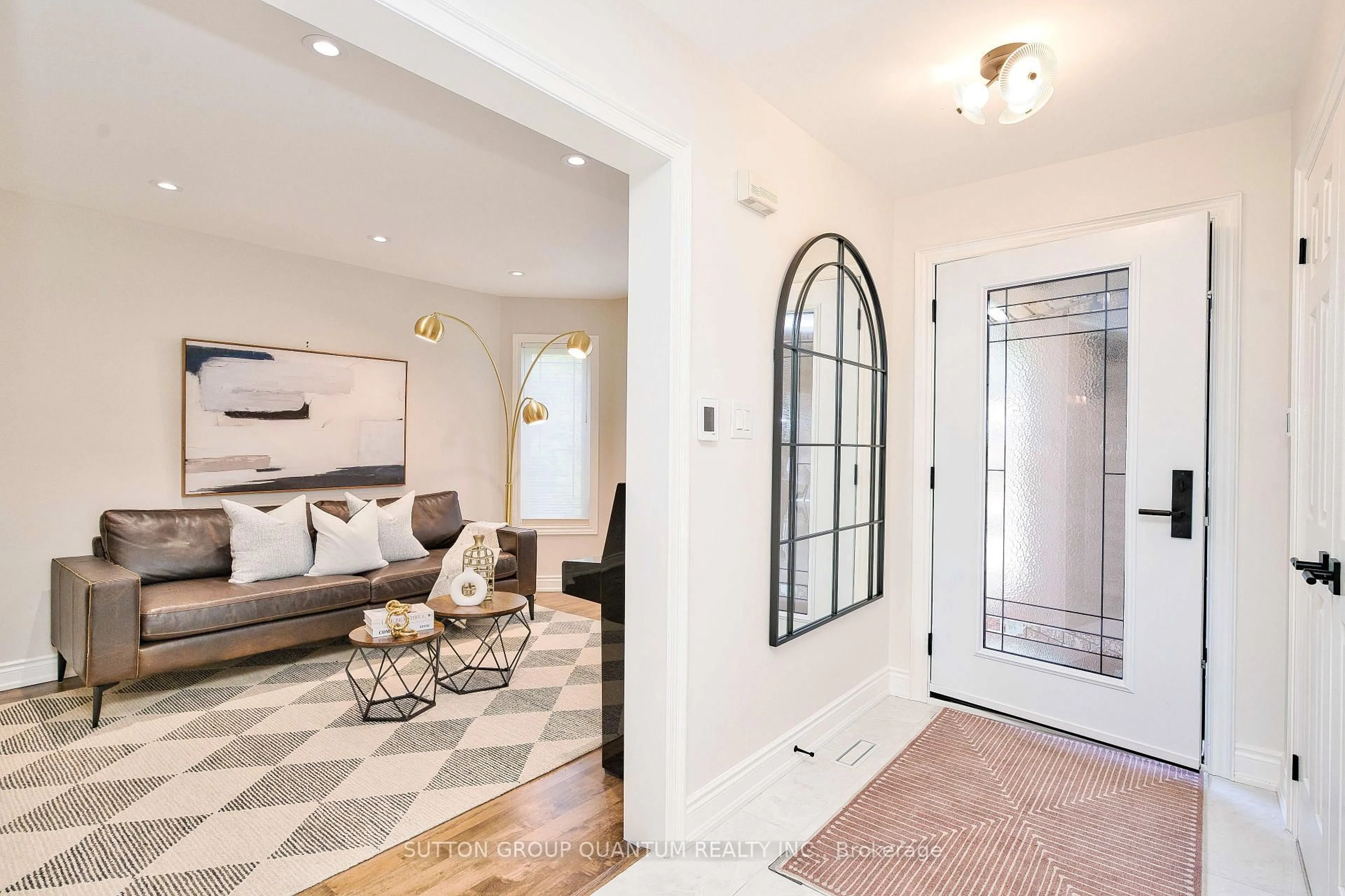Indoor entryway for 6600 Lisgar Dr, Mississauga Ontario L5N 6W1