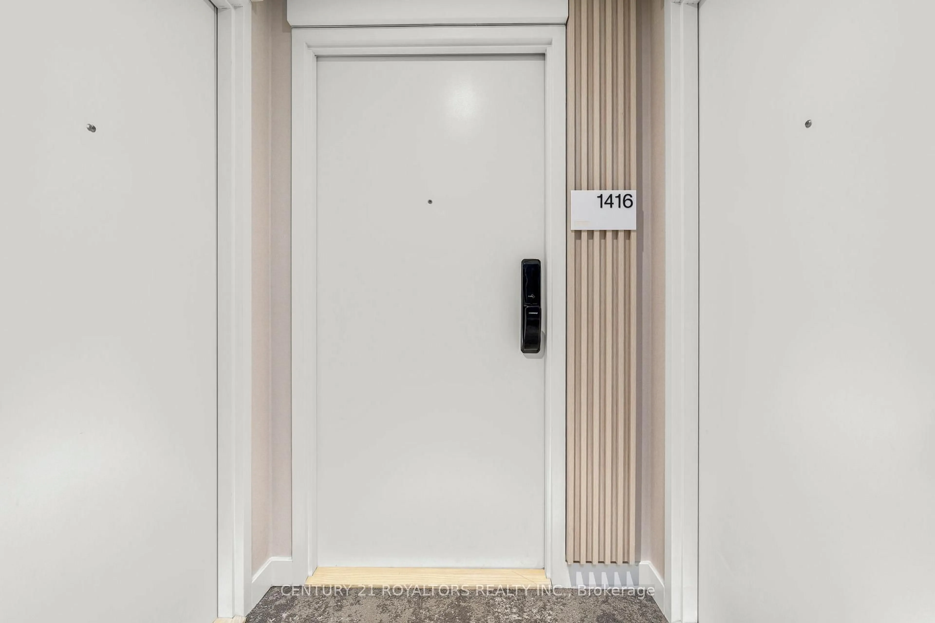Indoor foyer for 28 Ann St #1416, Mississauga Ontario L5G 0E1
