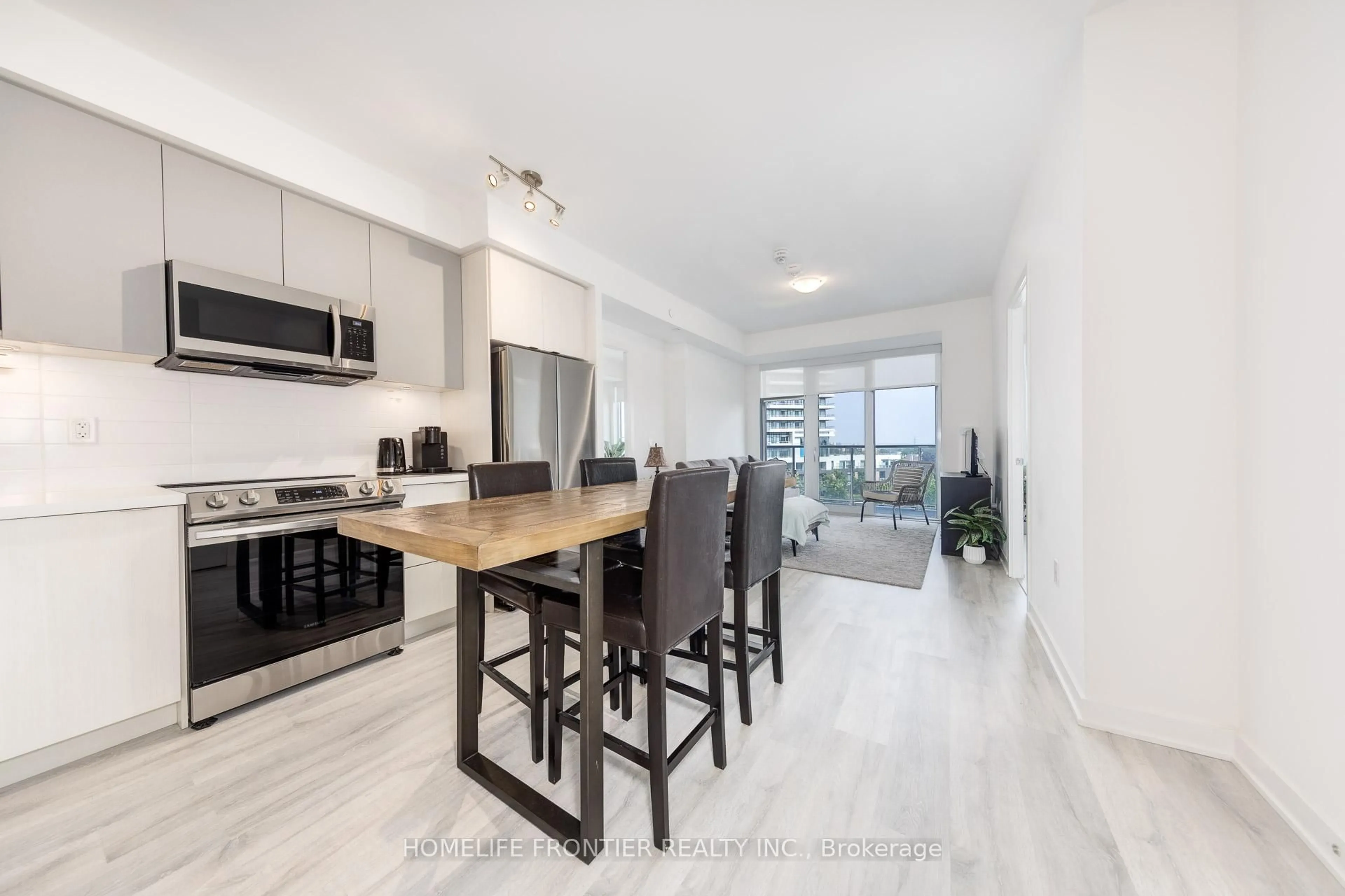 Open concept kitchen, unknown for 4655 Metcalfe Ave #406, Mississauga Ontario L5M 0Z7