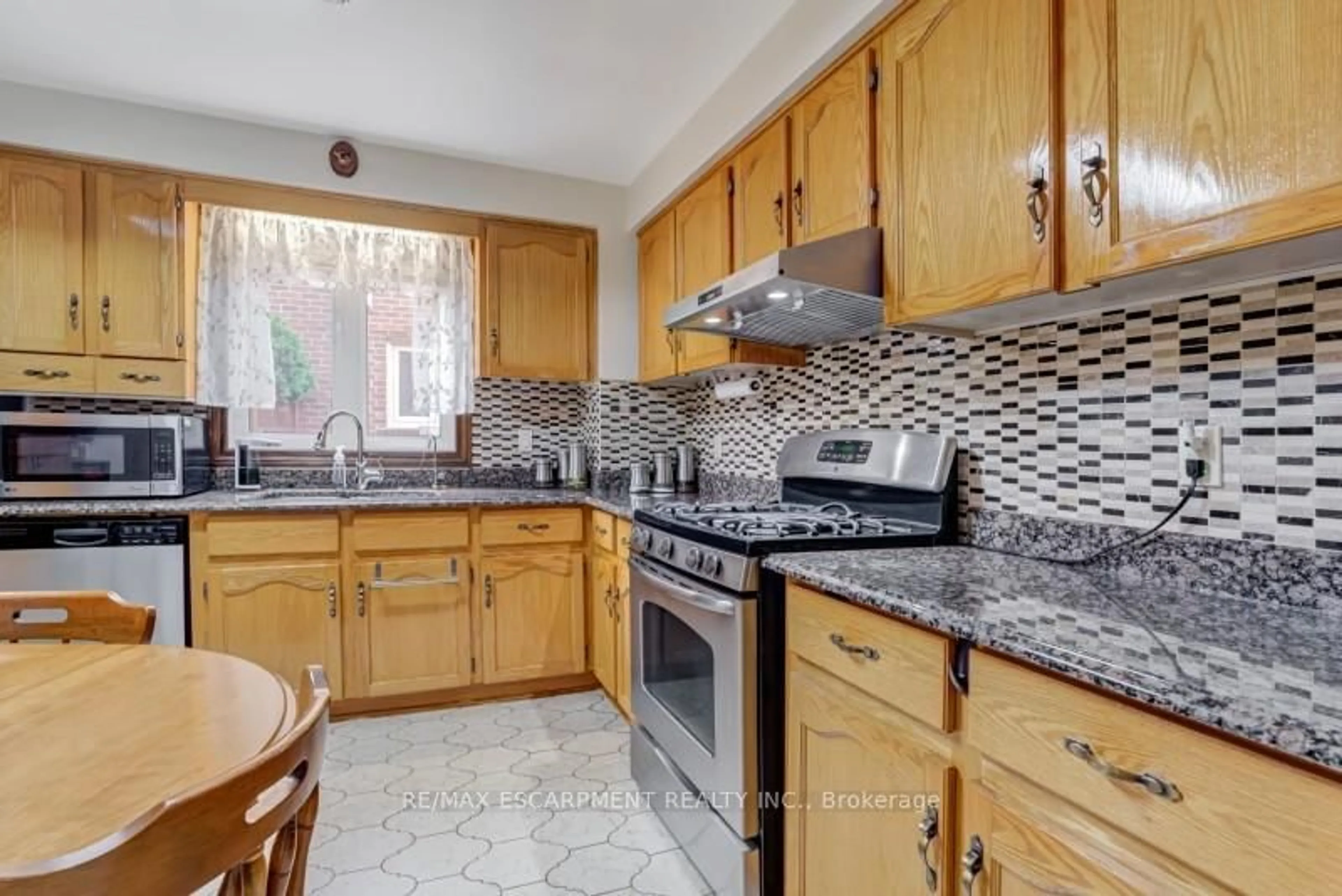 Standard kitchen, ceramic/tile floor for 94 Bremen Lane, Mississauga Ontario L5M 2N5
