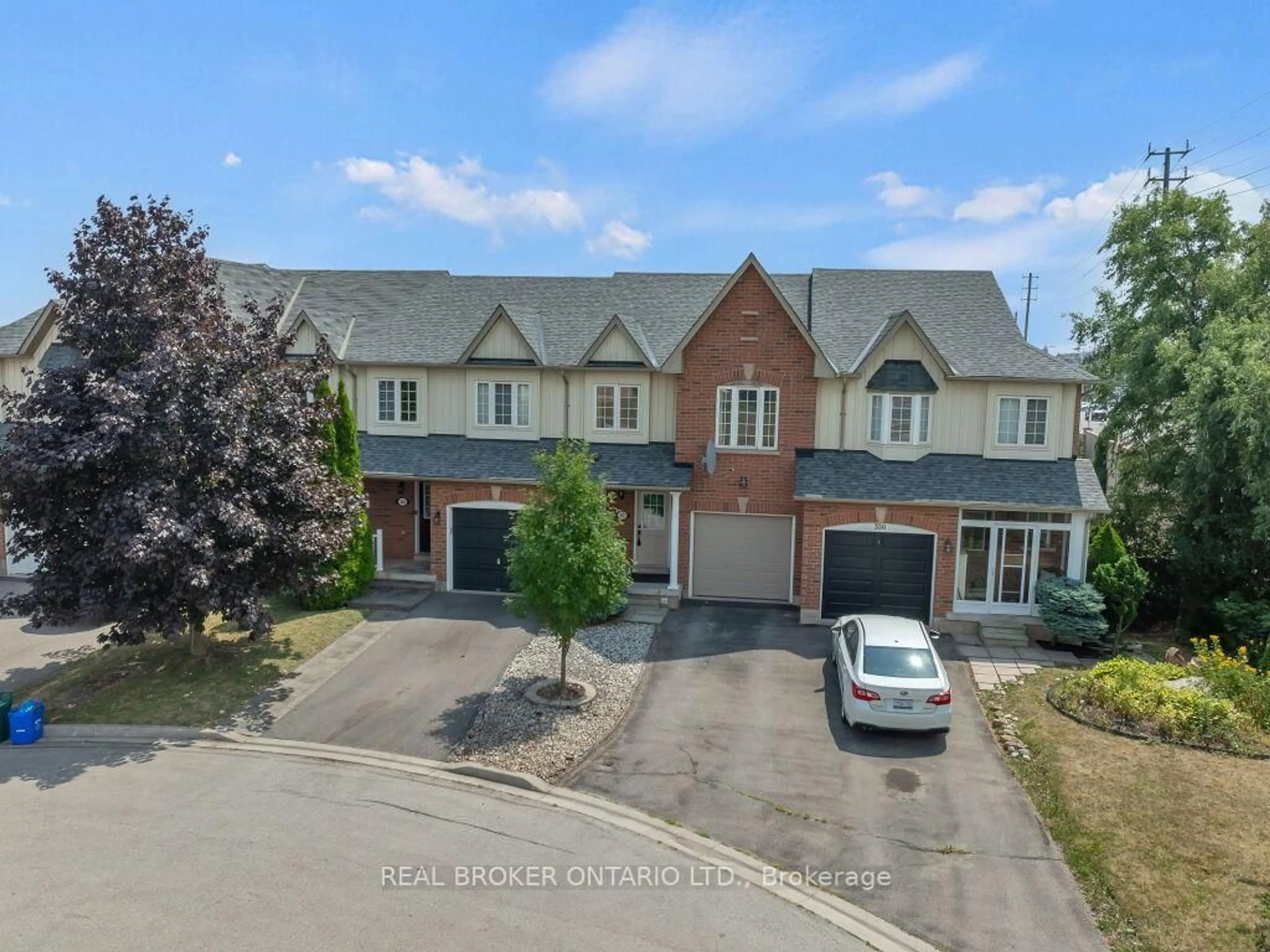 A pic from outside/outdoor area/front of a property/back of a property/a pic from drone, street for 332 Riverstone Dr, Oakville Ontario L6H 7M3