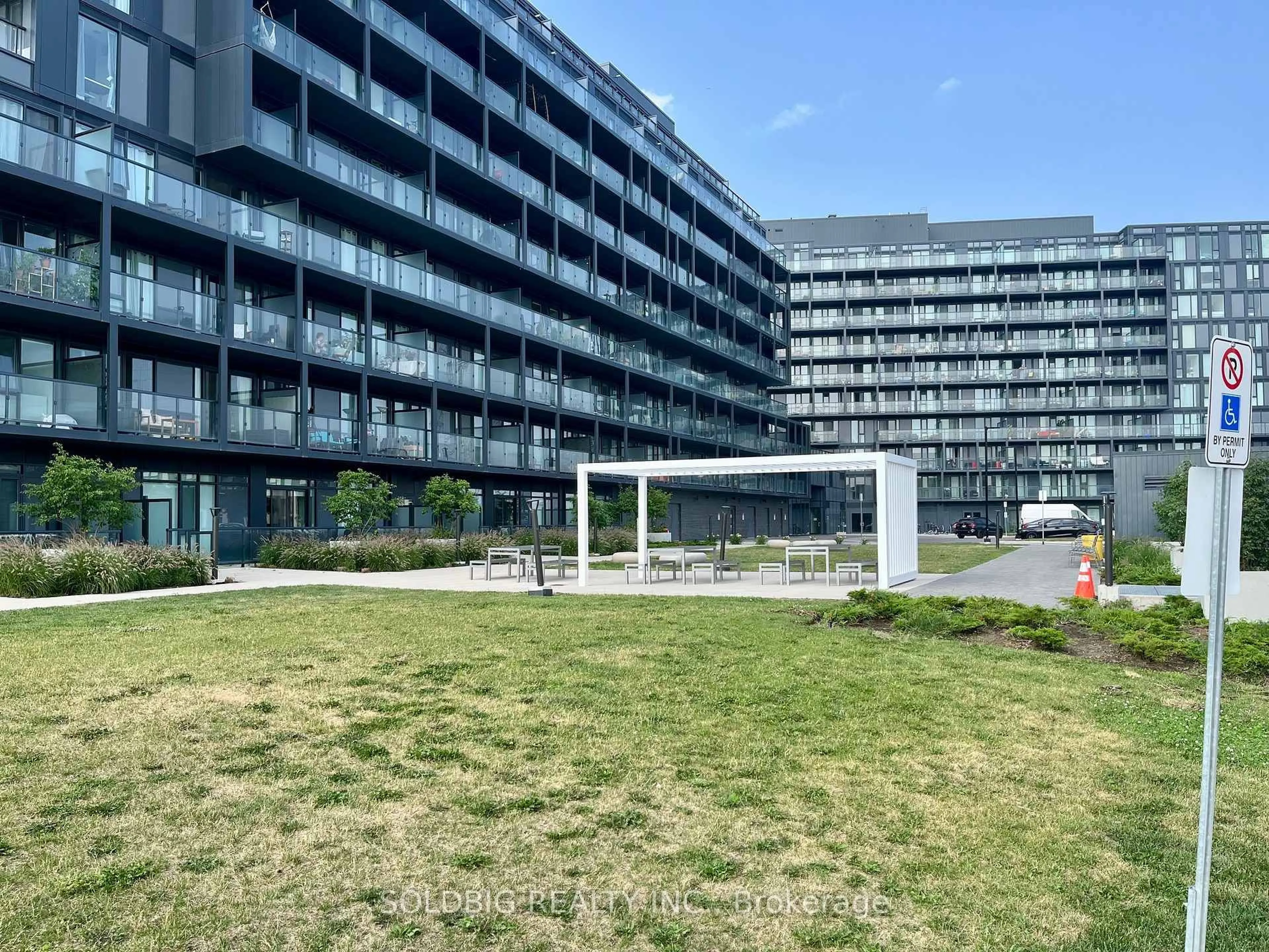 A pic from outside/outdoor area/front of a property/back of a property/a pic from drone, building for 3210 Dakota Common #A612, Burlington Ontario L7M 2A8