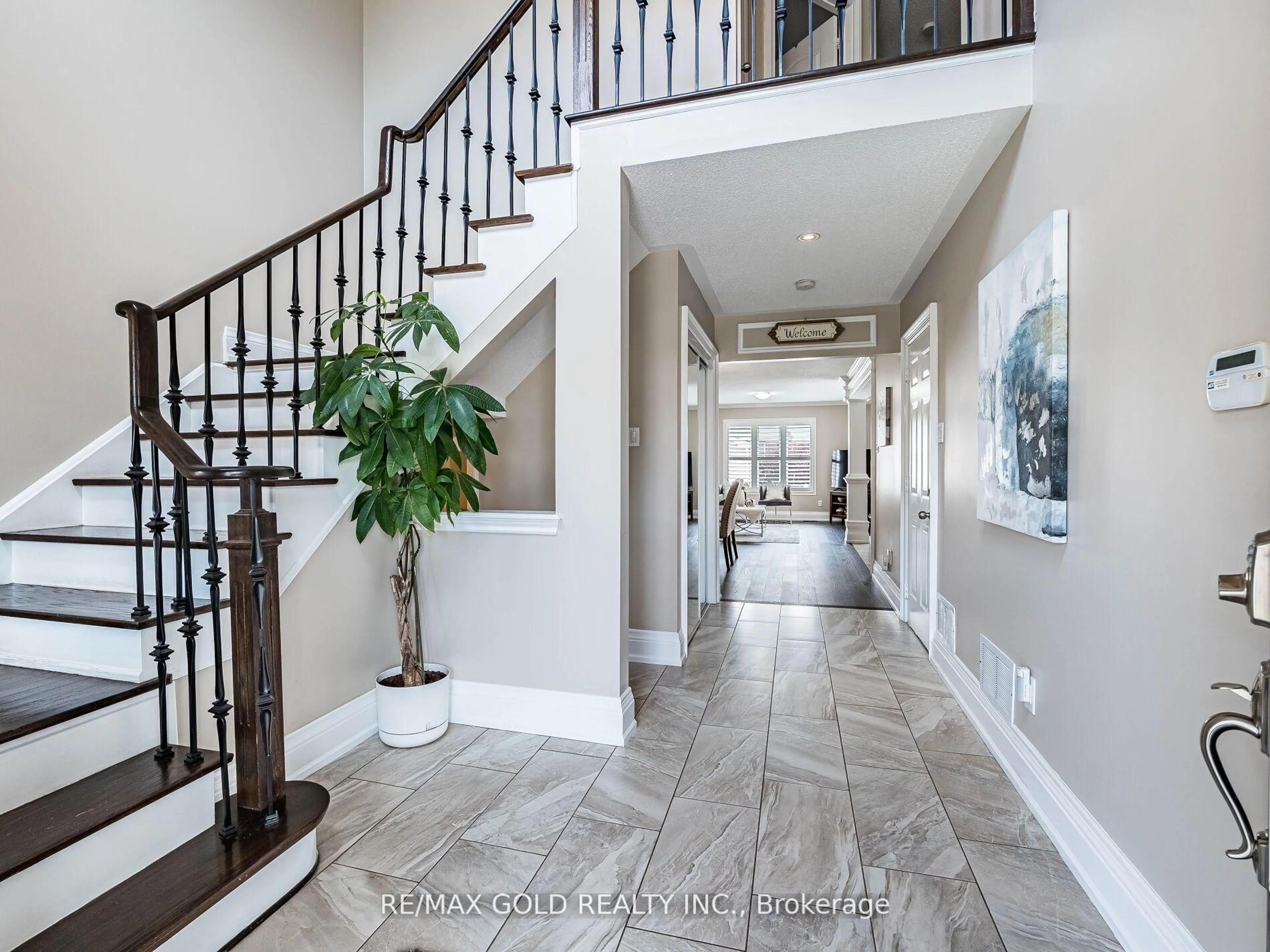 Indoor entryway for 22 Salonica Rd, Brampton Ontario L7A 3K9