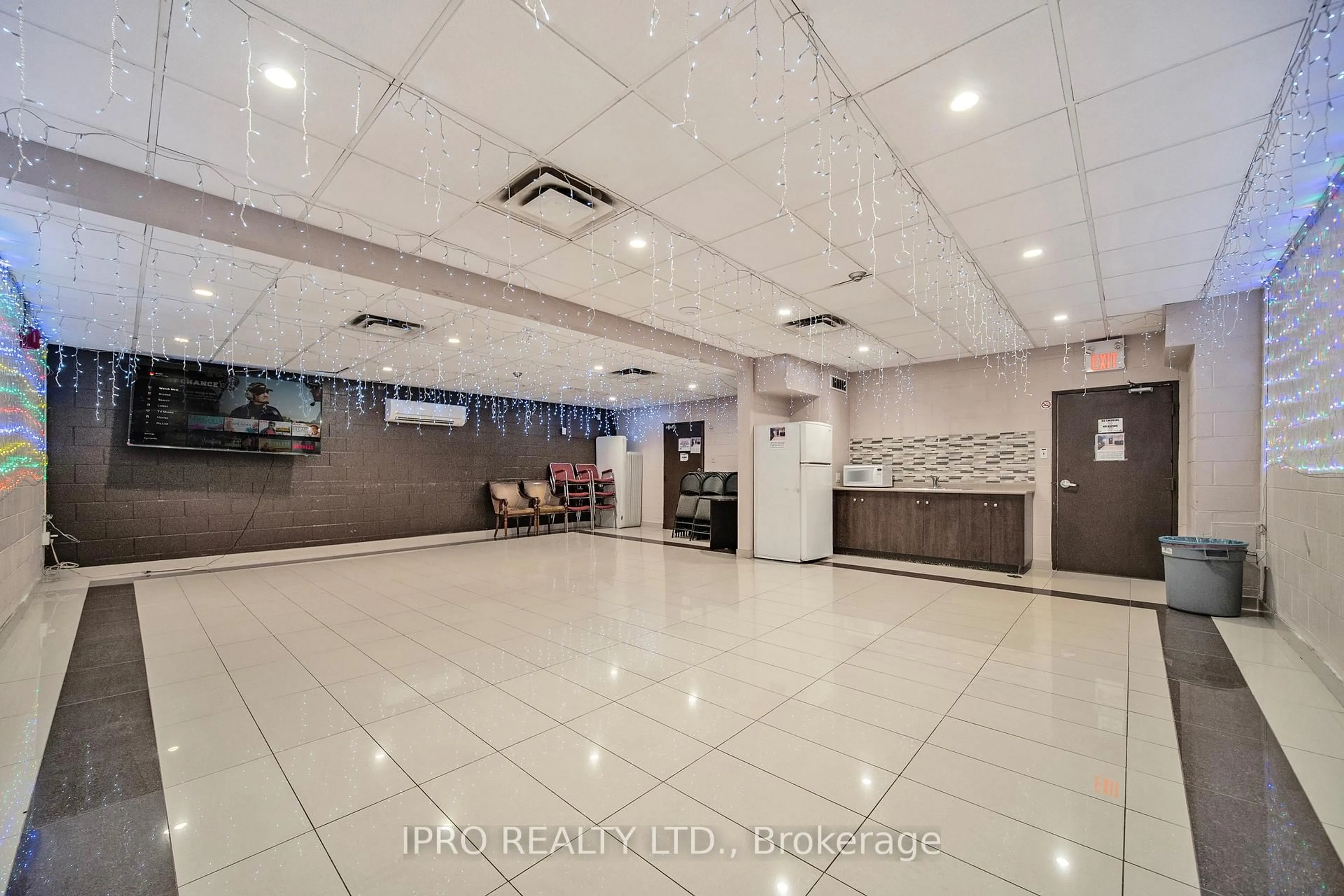 Lobby for 530 Lolita Gdns #1212, Mississauga Ontario L5A 3T2