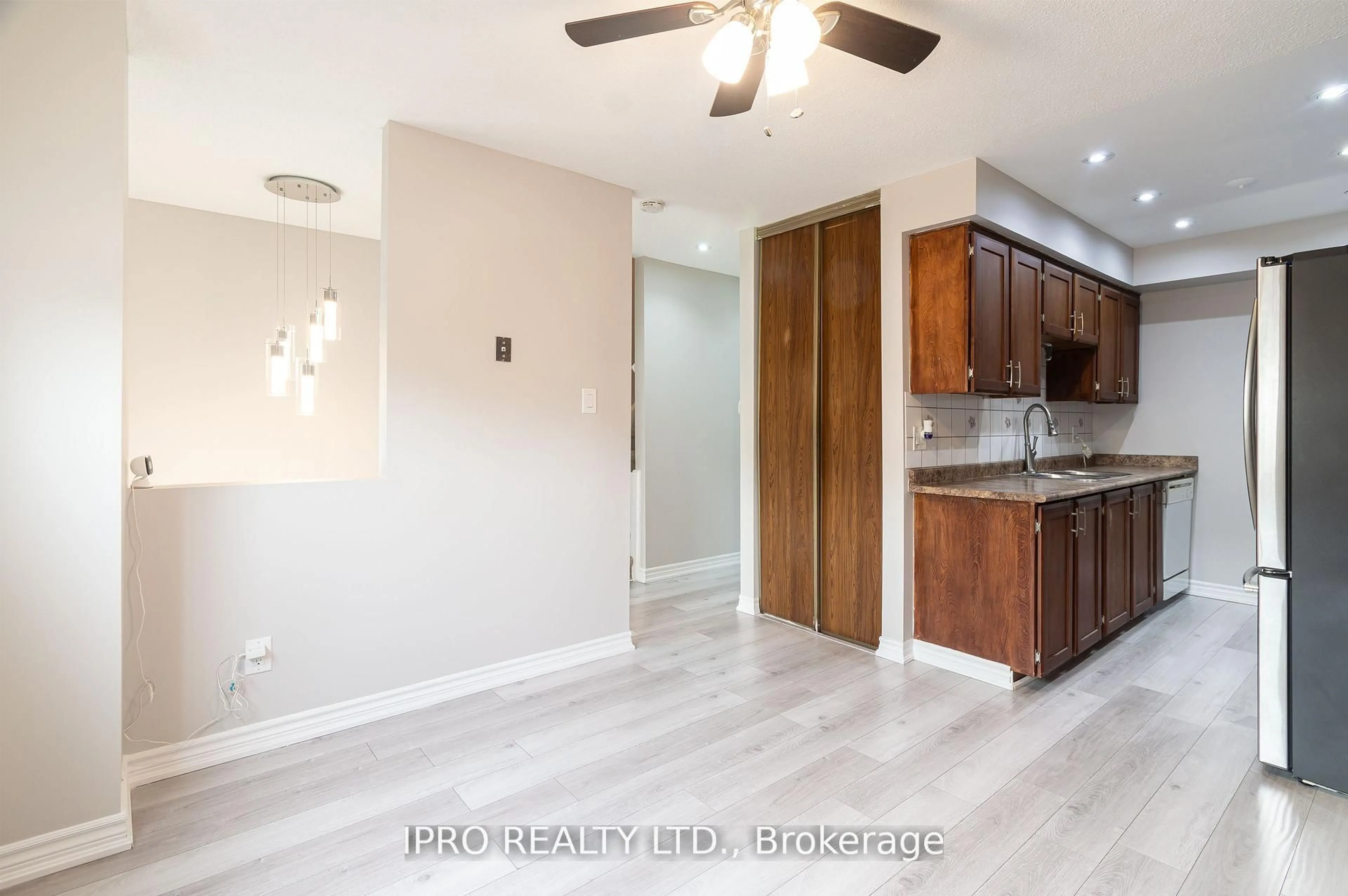 A pic of a room for 16 Franklin Crt, Brampton Ontario L6T 3Z1