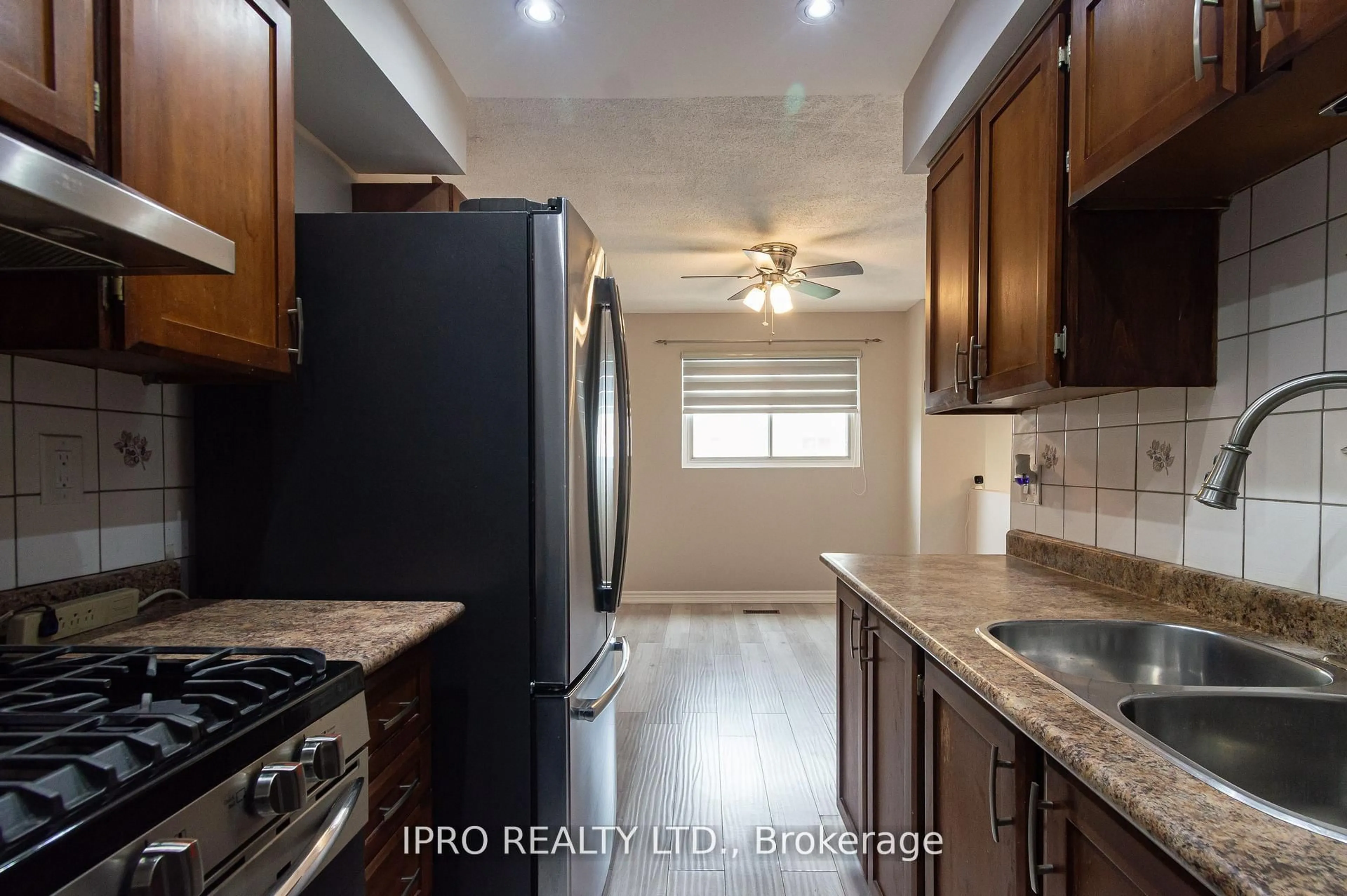 Unknown for 16 Franklin Crt, Brampton Ontario L6T 3Z1
