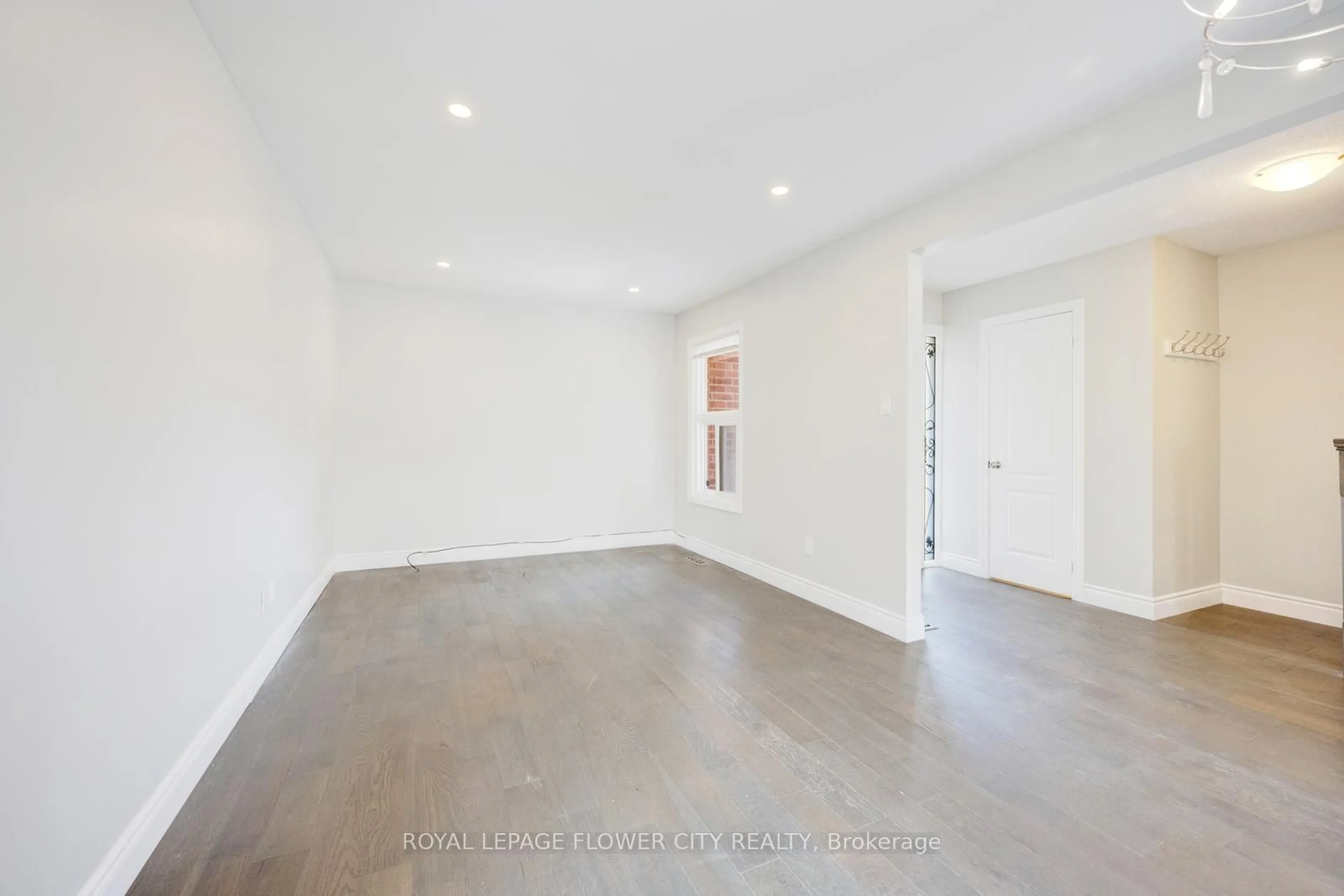 A pic of a room for 16 Ecclestone Dr, Brampton Ontario L6X 3L6