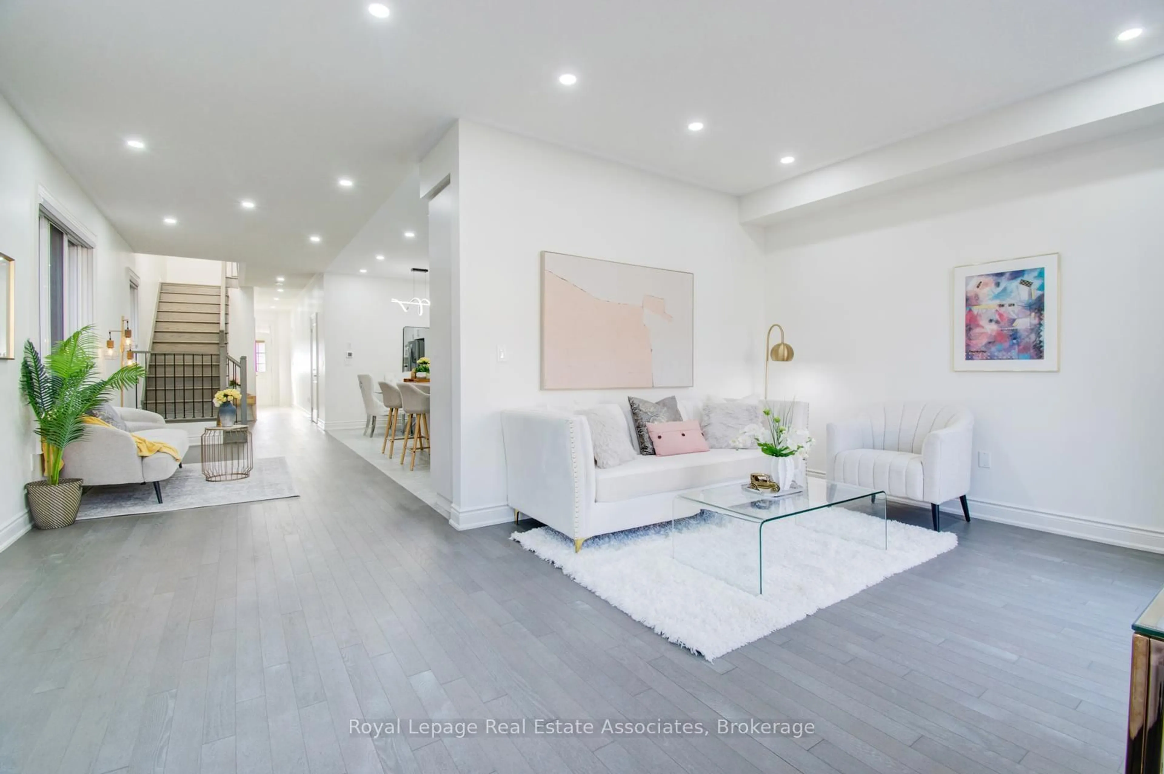 Living room with furniture, unknown for 27 Quinton Rdge, Brampton Ontario L6Y 6J4