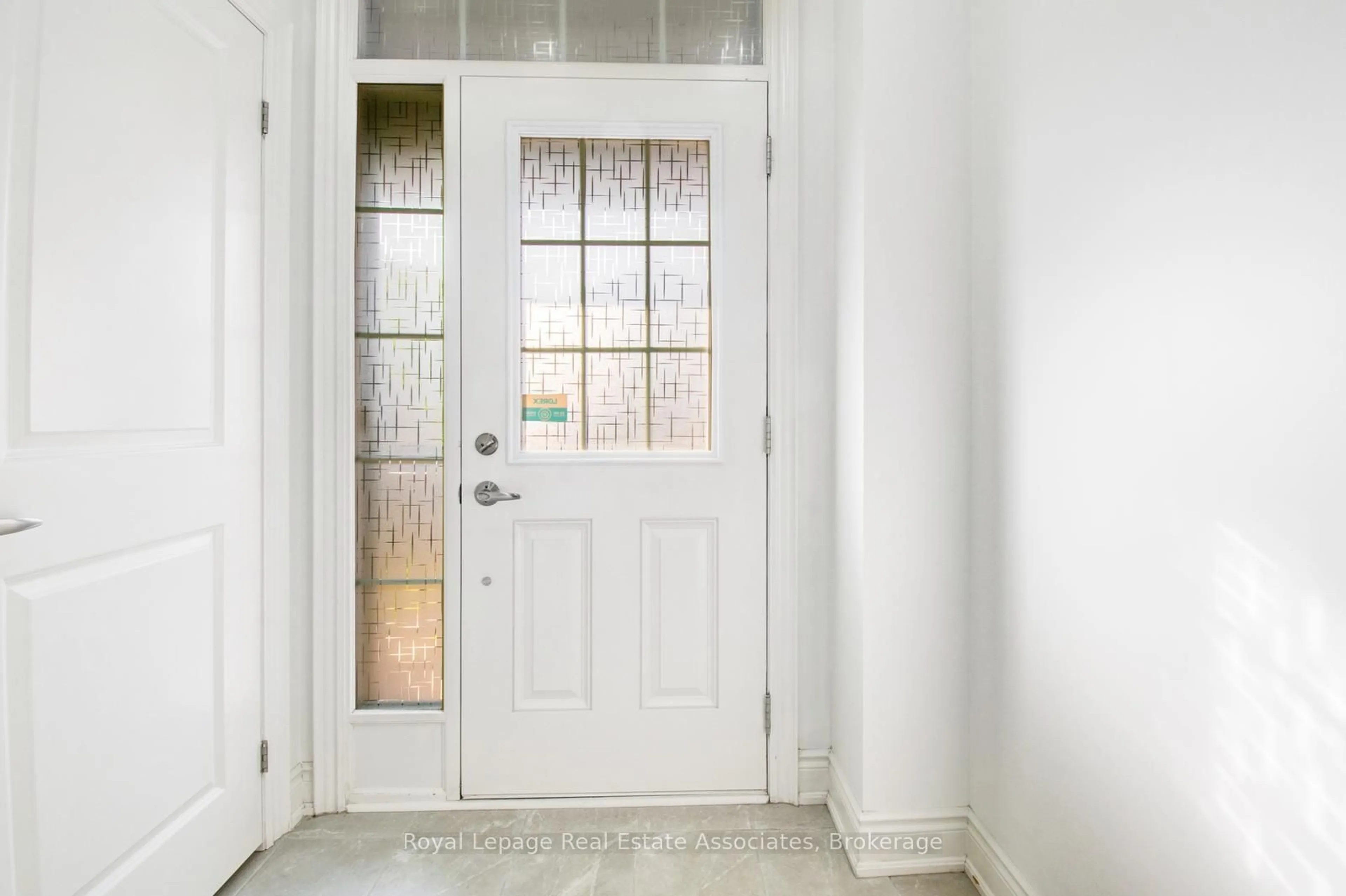 Indoor entryway for 27 Quinton Rdge, Brampton Ontario L6Y 6J4