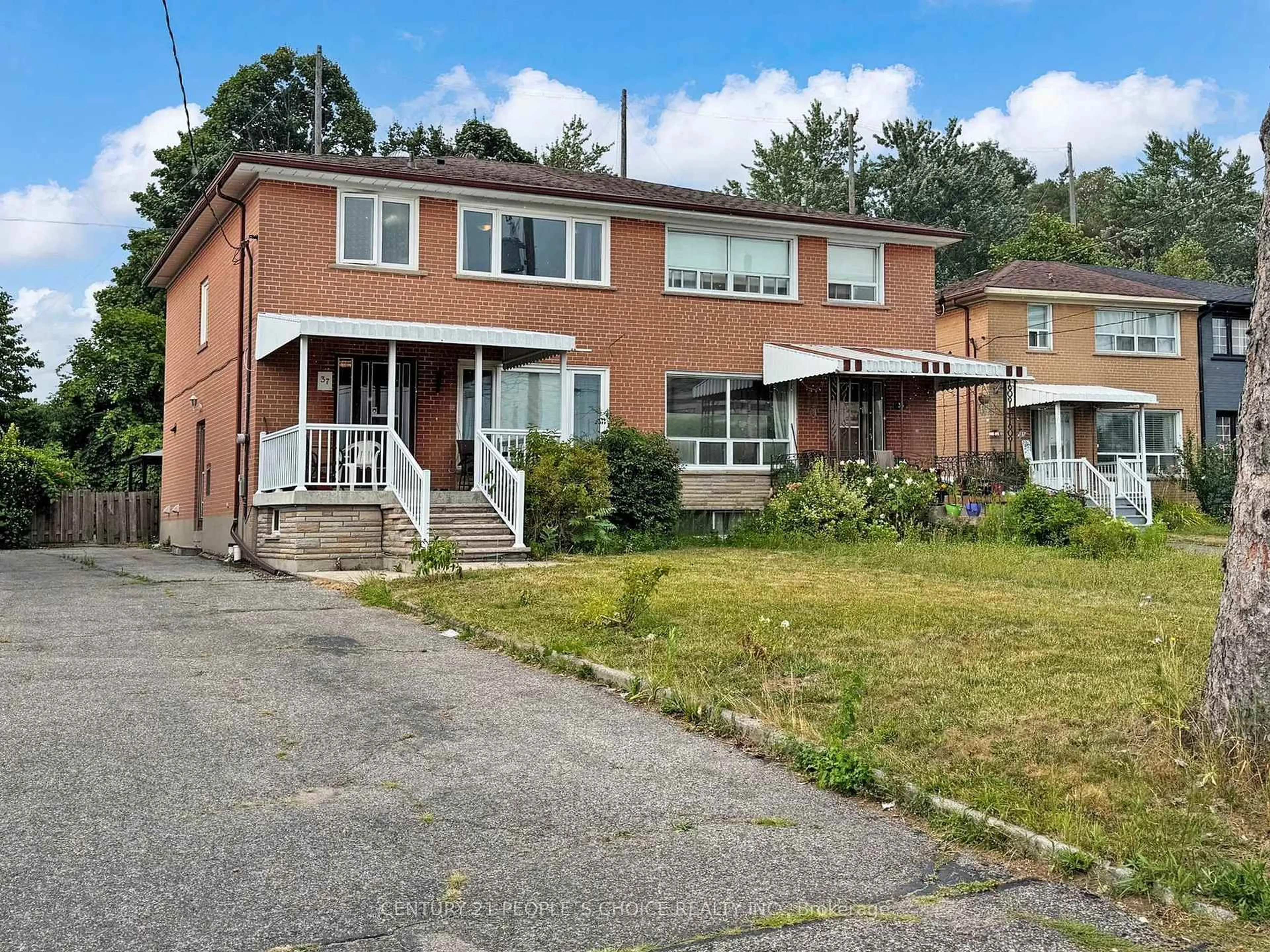 Home with brick exterior material, street for 37 Foxrun Ave, Toronto Ontario M3L 1L9