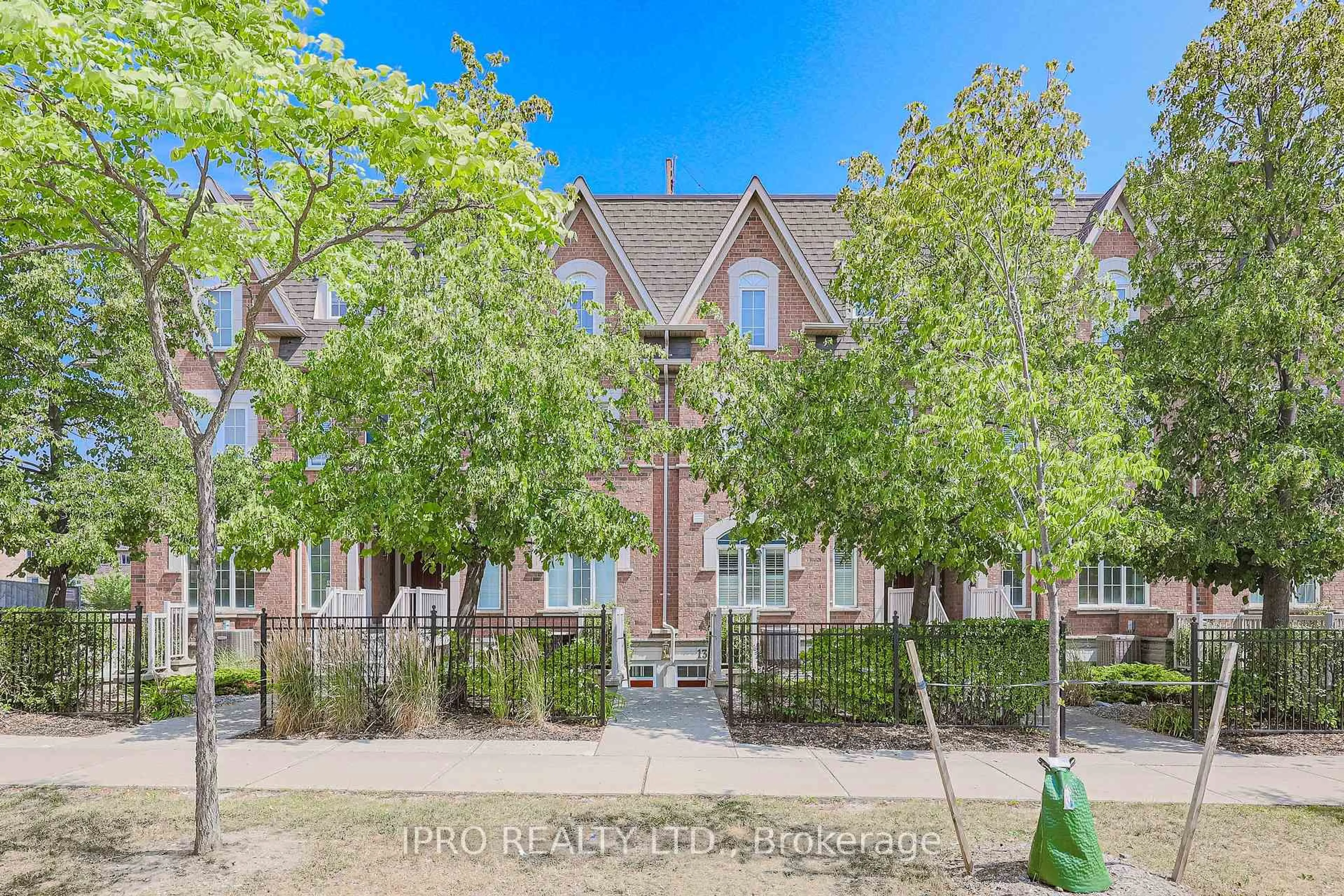 A pic from outside/outdoor area/front of a property/back of a property/a pic from drone, street for 3055 Elmcreek Rd, Mississauga Ontario L5B 4J9