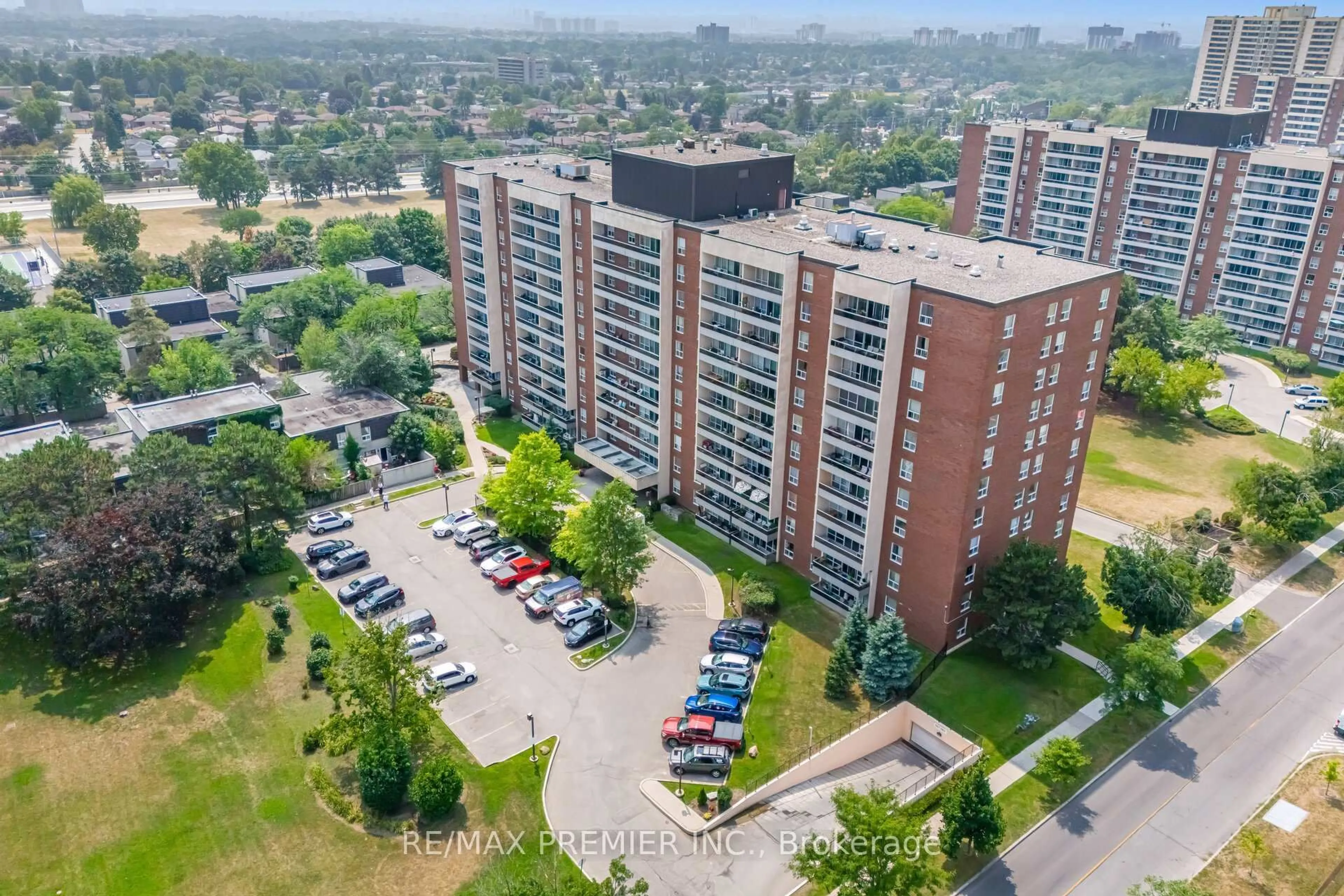 A pic from outside/outdoor area/front of a property/back of a property/a pic from drone, city buildings view from balcony for 25 Four Winds Dr #811, Toronto Ontario M3J 1K8
