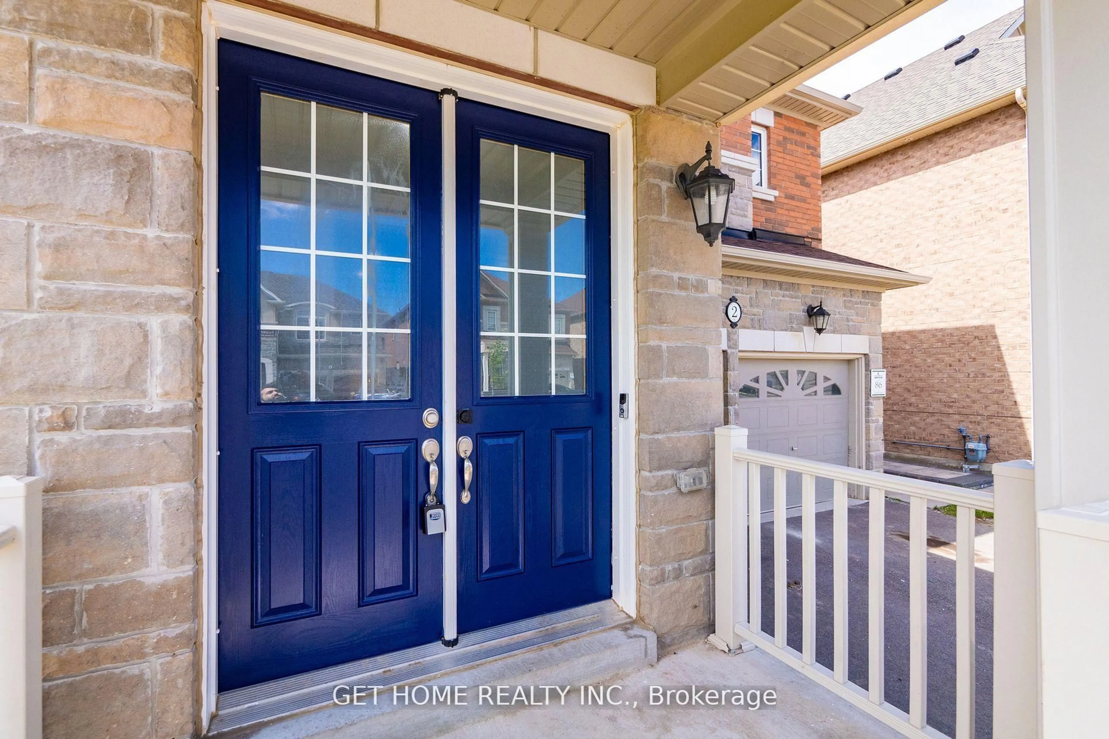 Indoor entryway for 2 Nightjar Dr, Brampton Ontario L7A 5A1