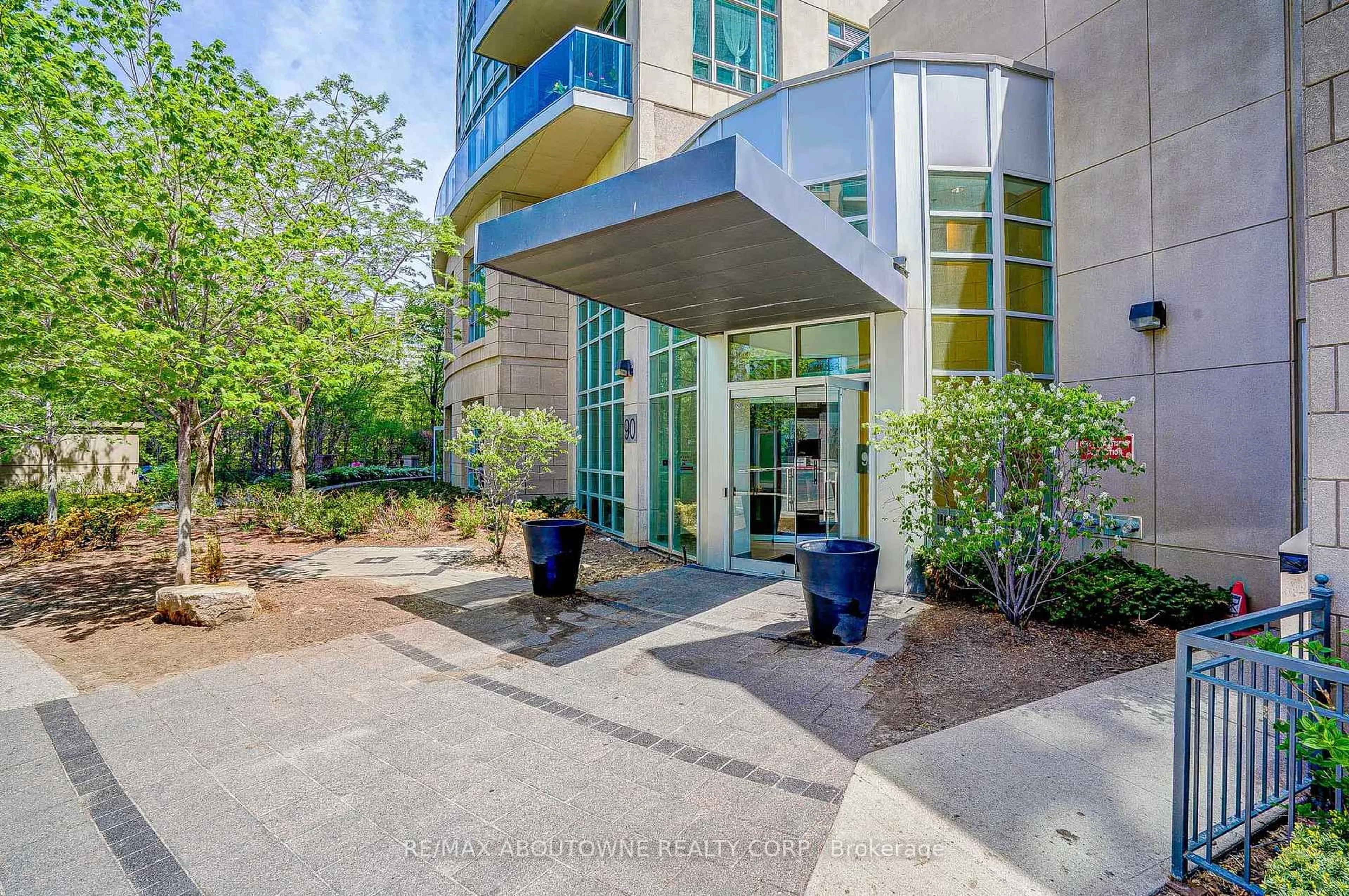 Indoor foyer for 90 Absolute Ave #2705, Mississauga Ontario L4Z 0A3